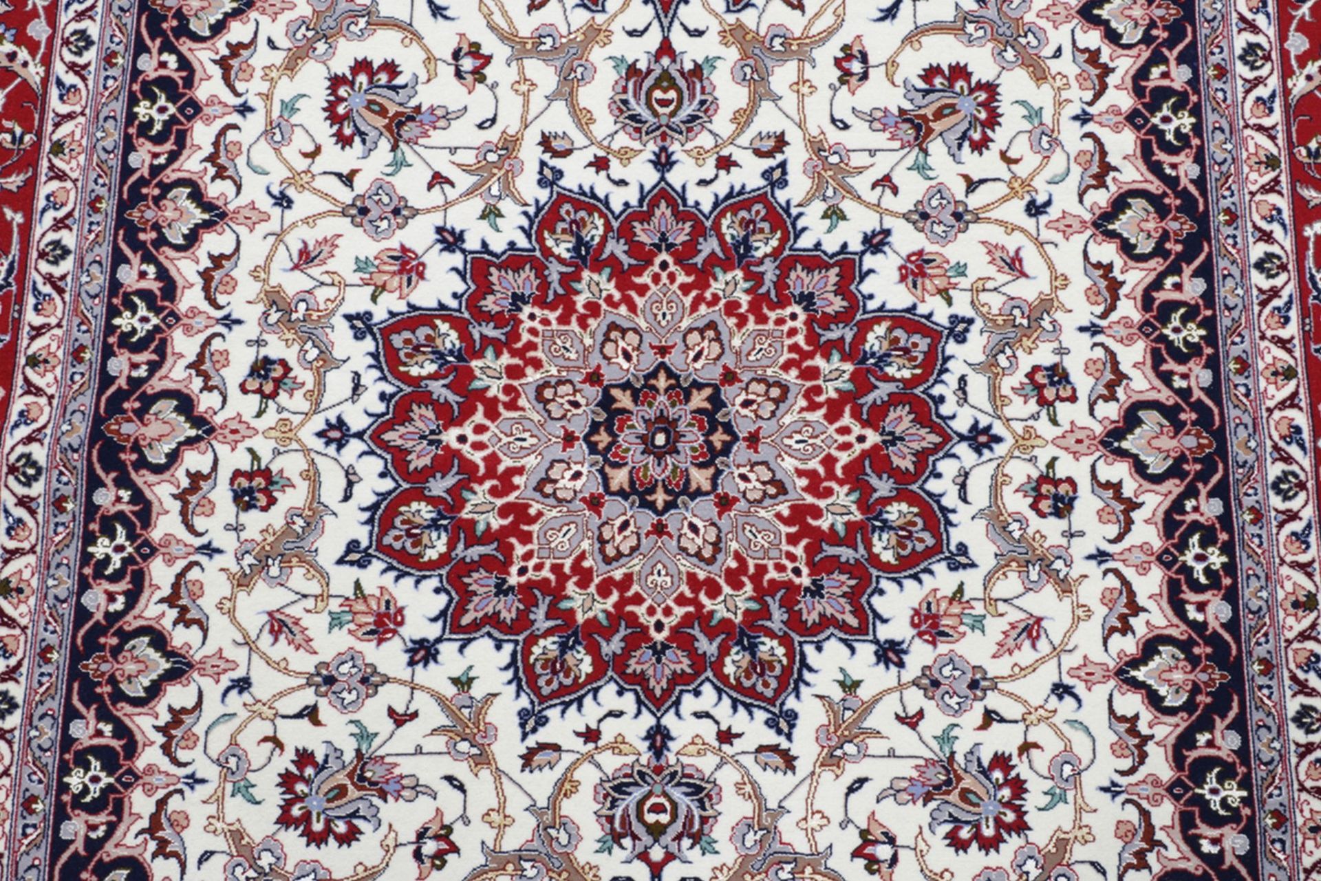 Handgeknüpfter Isfahan Perserteppich 132 × 195 cm