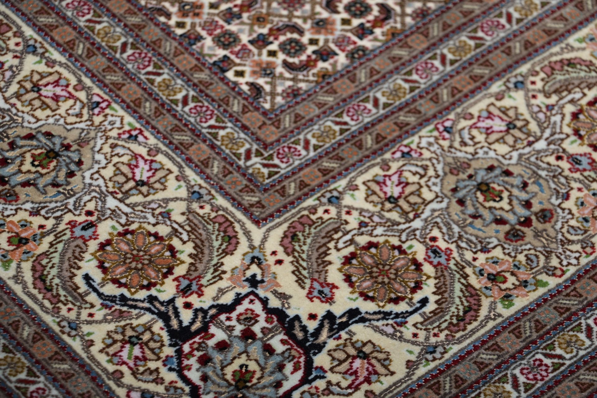 Täbriz Perserteppich 196 × 206 cm aus Wolle & Seide, handgeknüpft
