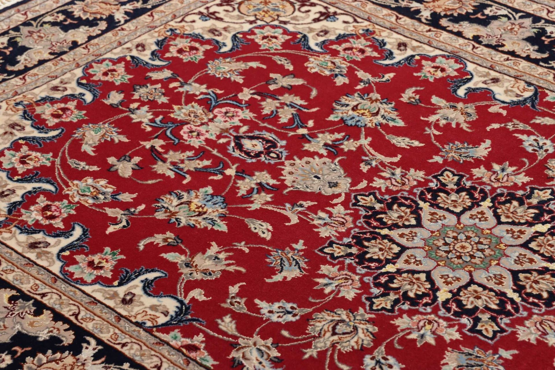 Isfahan Perserteppich aus Iran, 109 × 173 cm