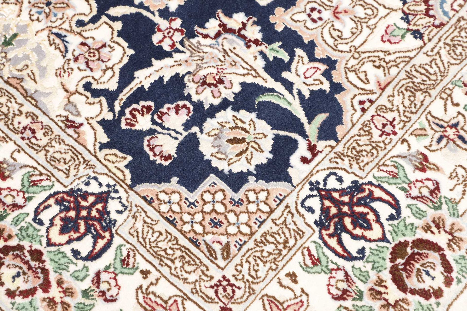 Nain Perserteppich aus Iran, 125 × 196 cm