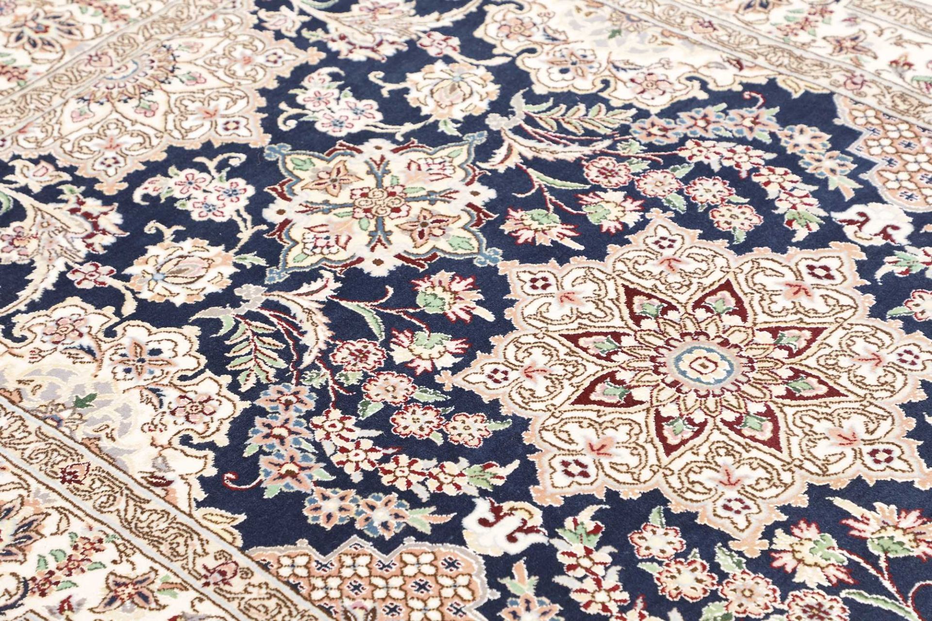 Nain Perserteppich aus Iran, 125 × 196 cm