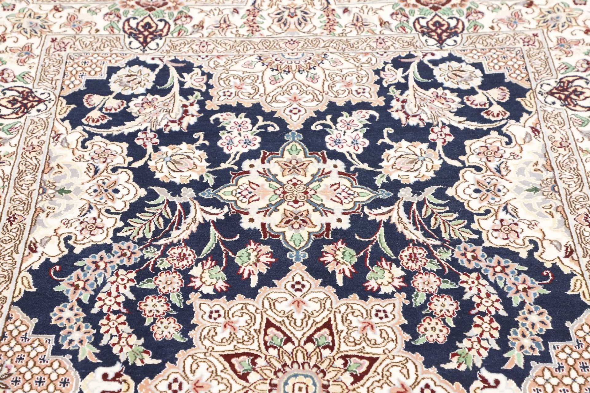 Nain Perserteppich aus Iran, 125 × 196 cm