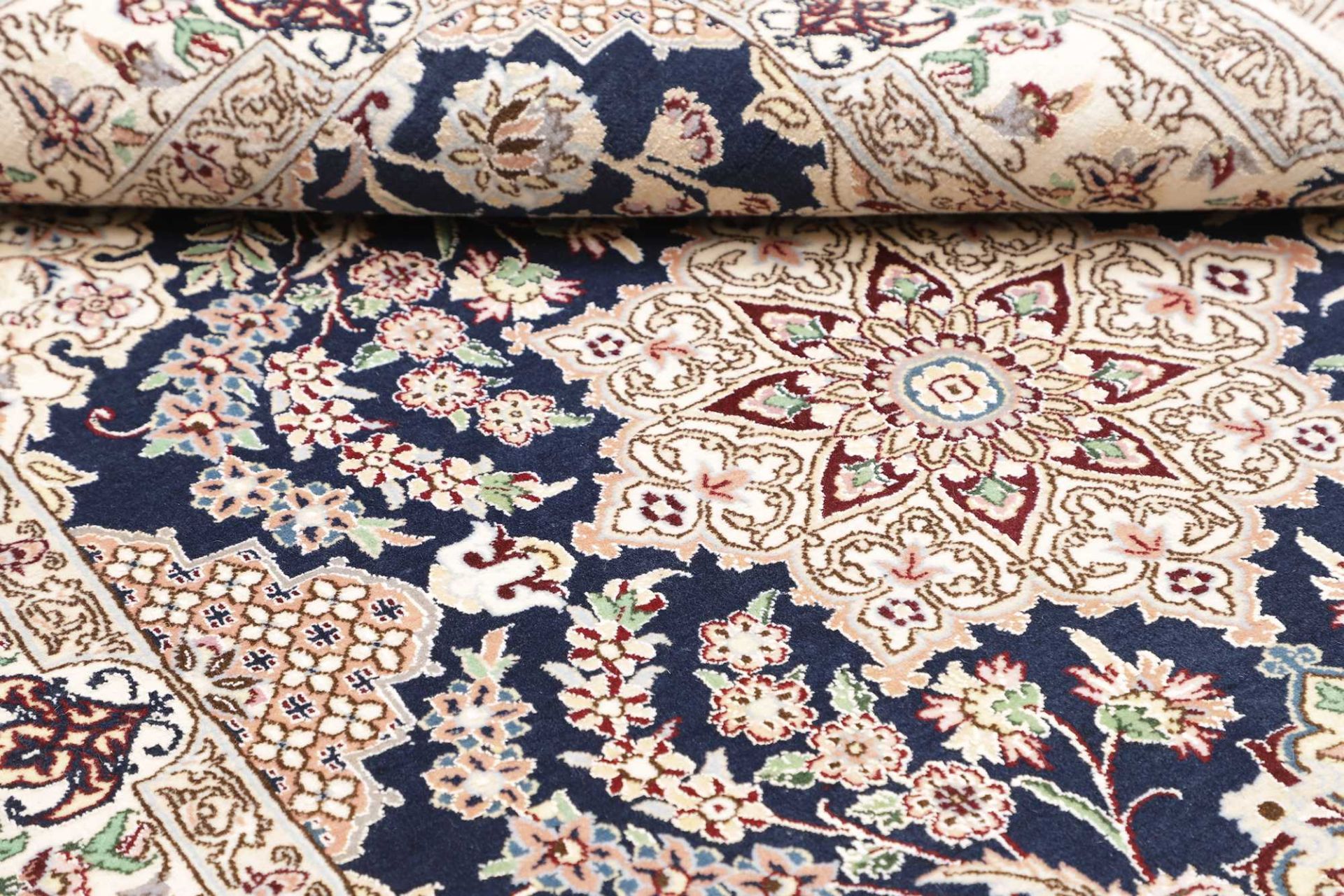 Nain Perserteppich aus Iran, 125 × 196 cm