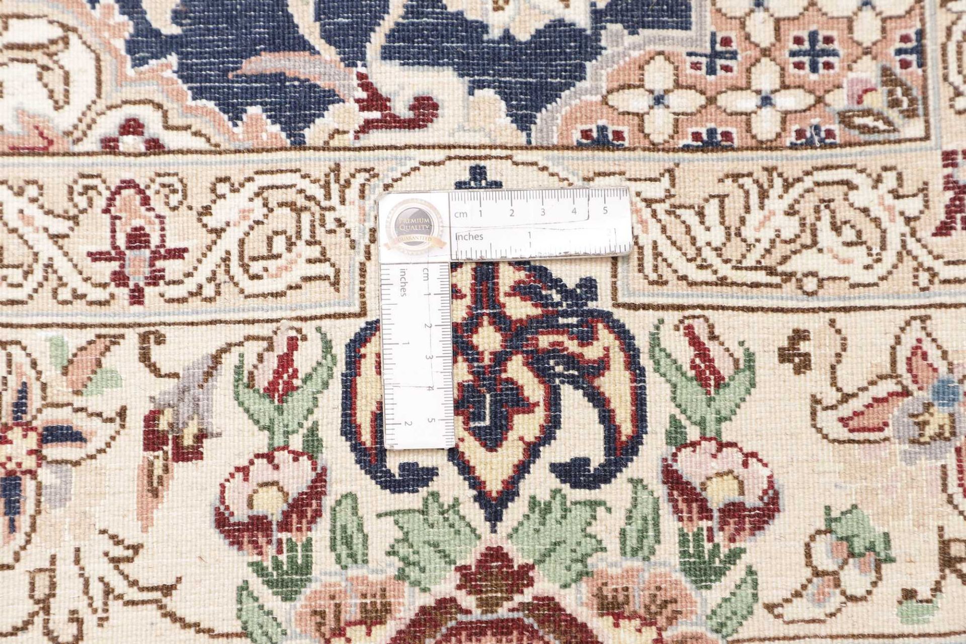Nain Perserteppich aus Iran, 125 × 196 cm
