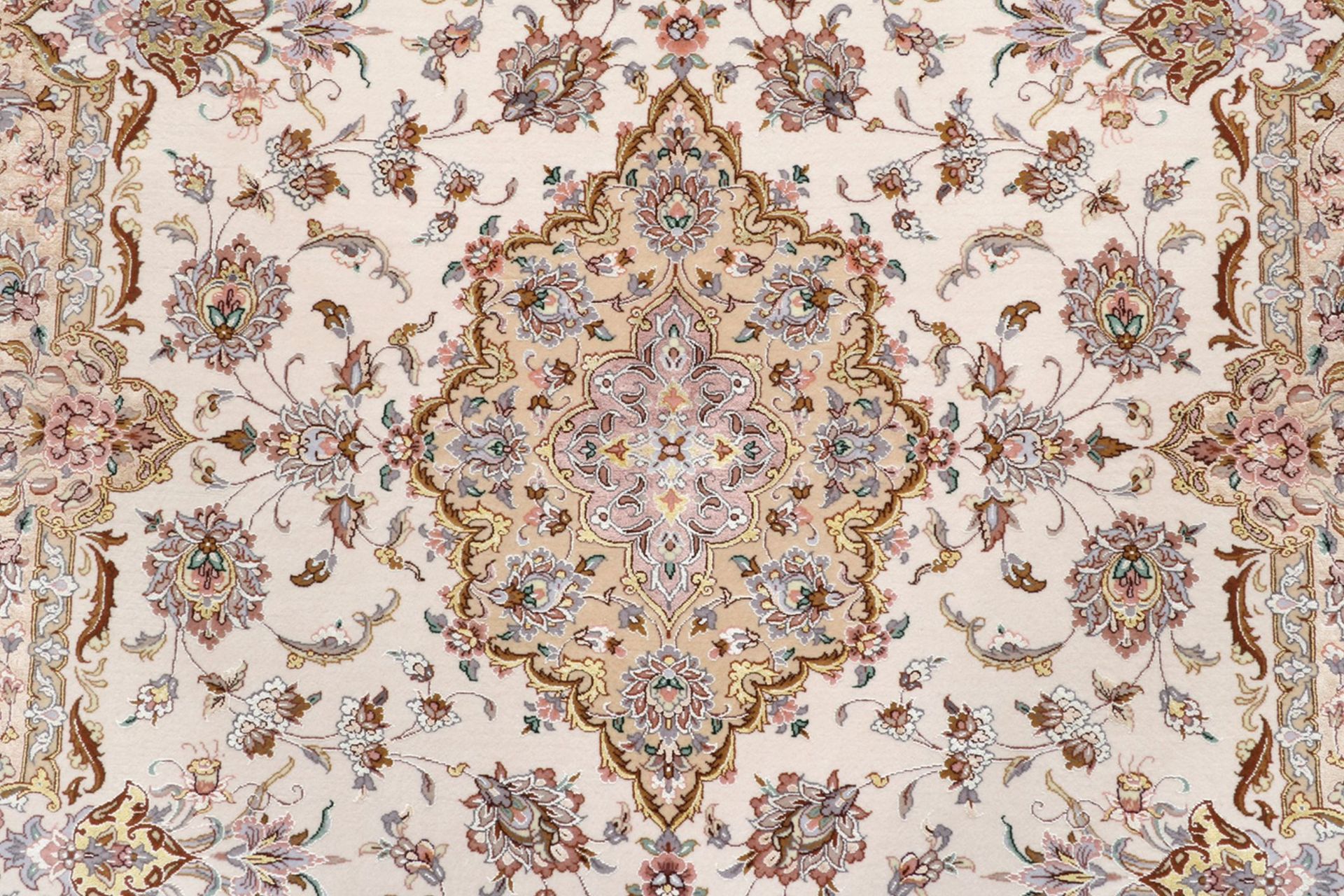 Isfahan Perserteppich aus Iran, 143 × 208 cm