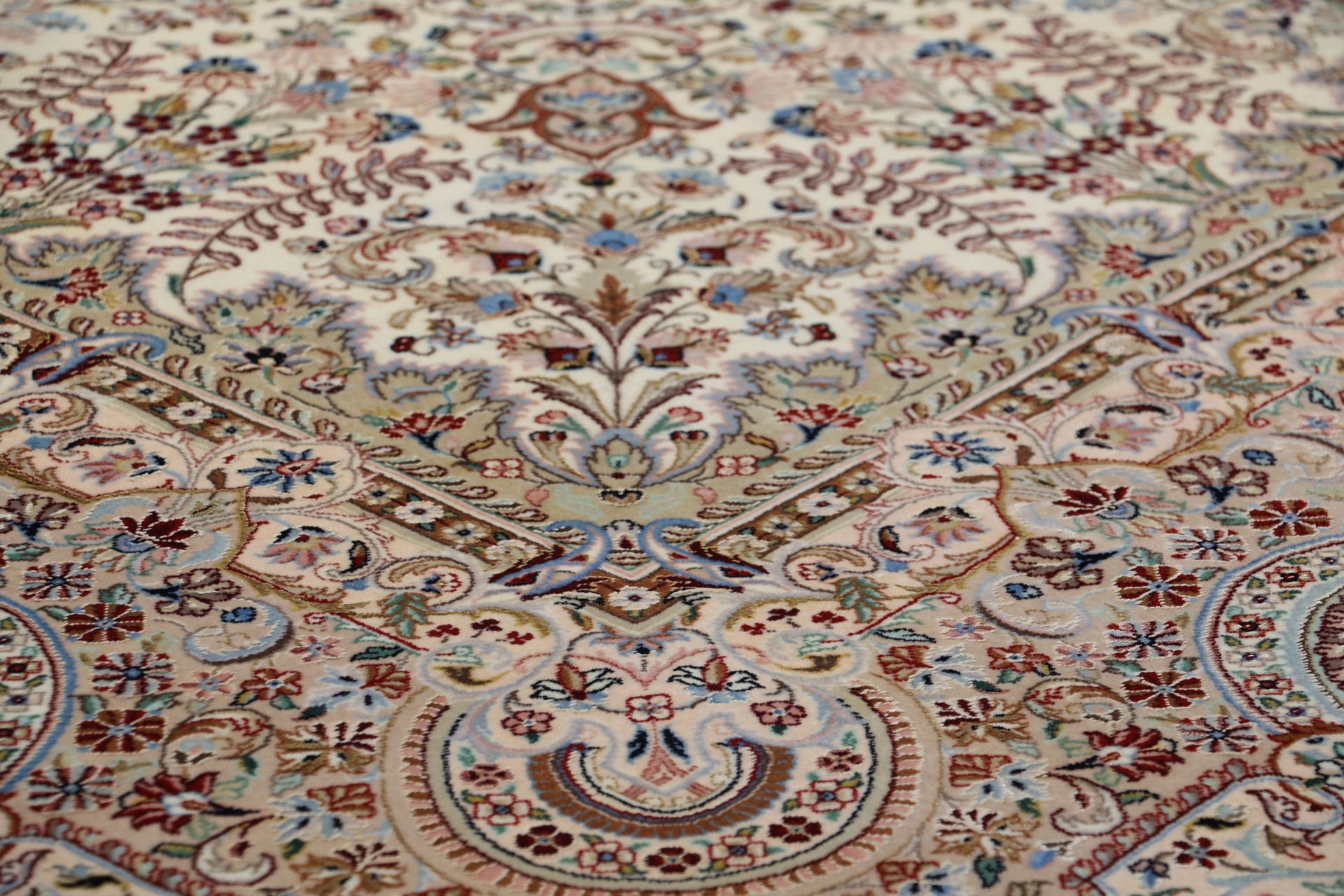 Handgeknüpfter Isfahan Perserteppich, 245 × 337 cm, Wolle & Seide