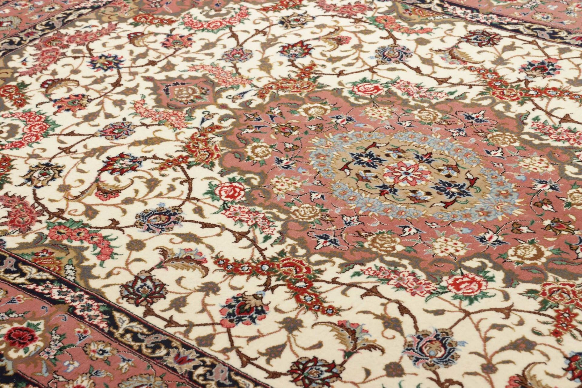 Handgeknüpfter Isfahan Perserteppich 132 × 193 cm