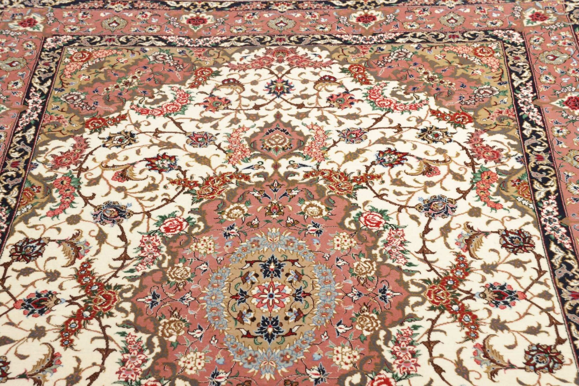 Handgeknüpfter Isfahan Perserteppich 132 × 193 cm