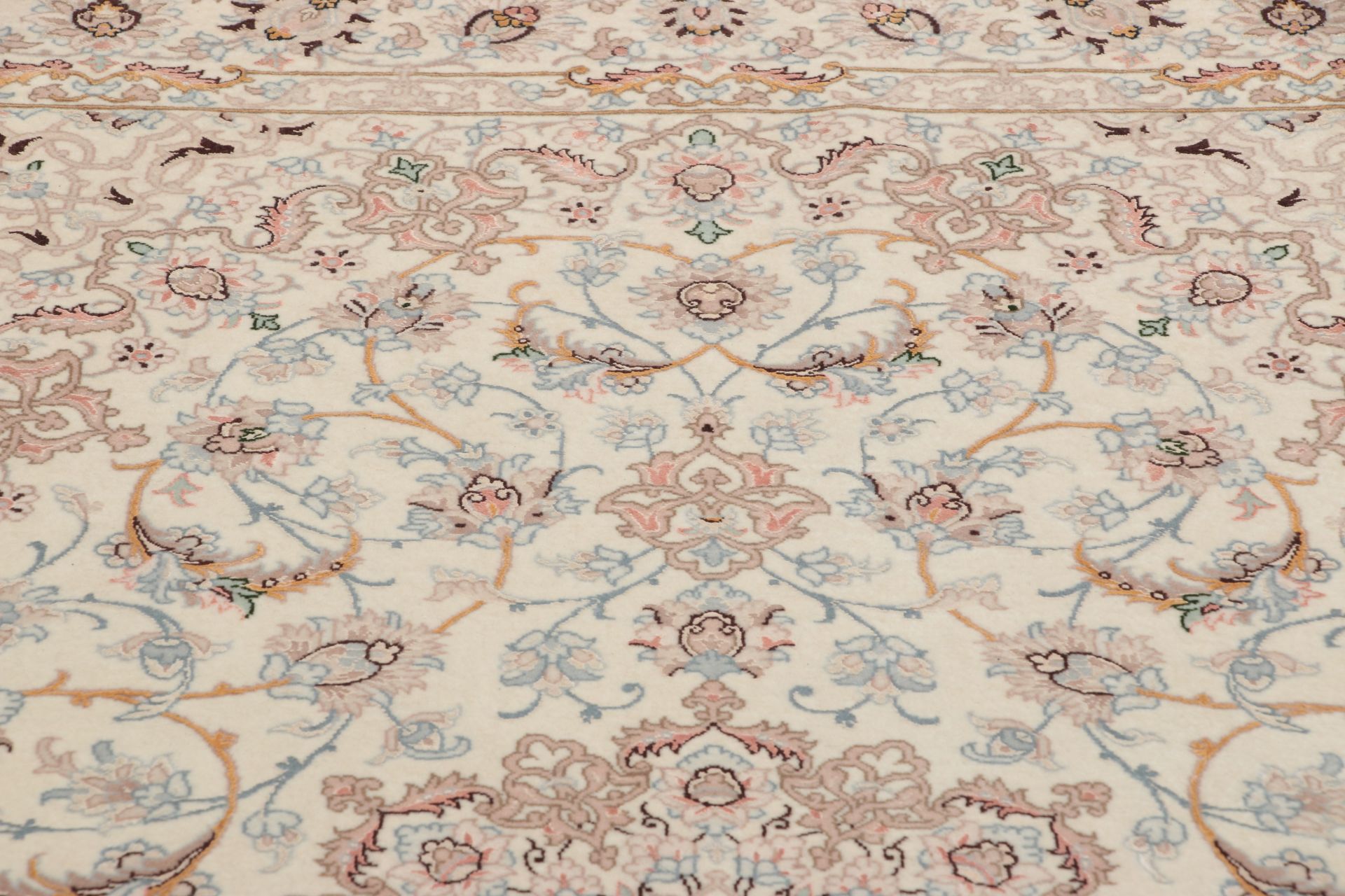 Handgeknüpfter Isfahan Perserteppich, 110 × 175 cm, Wolle & Seide