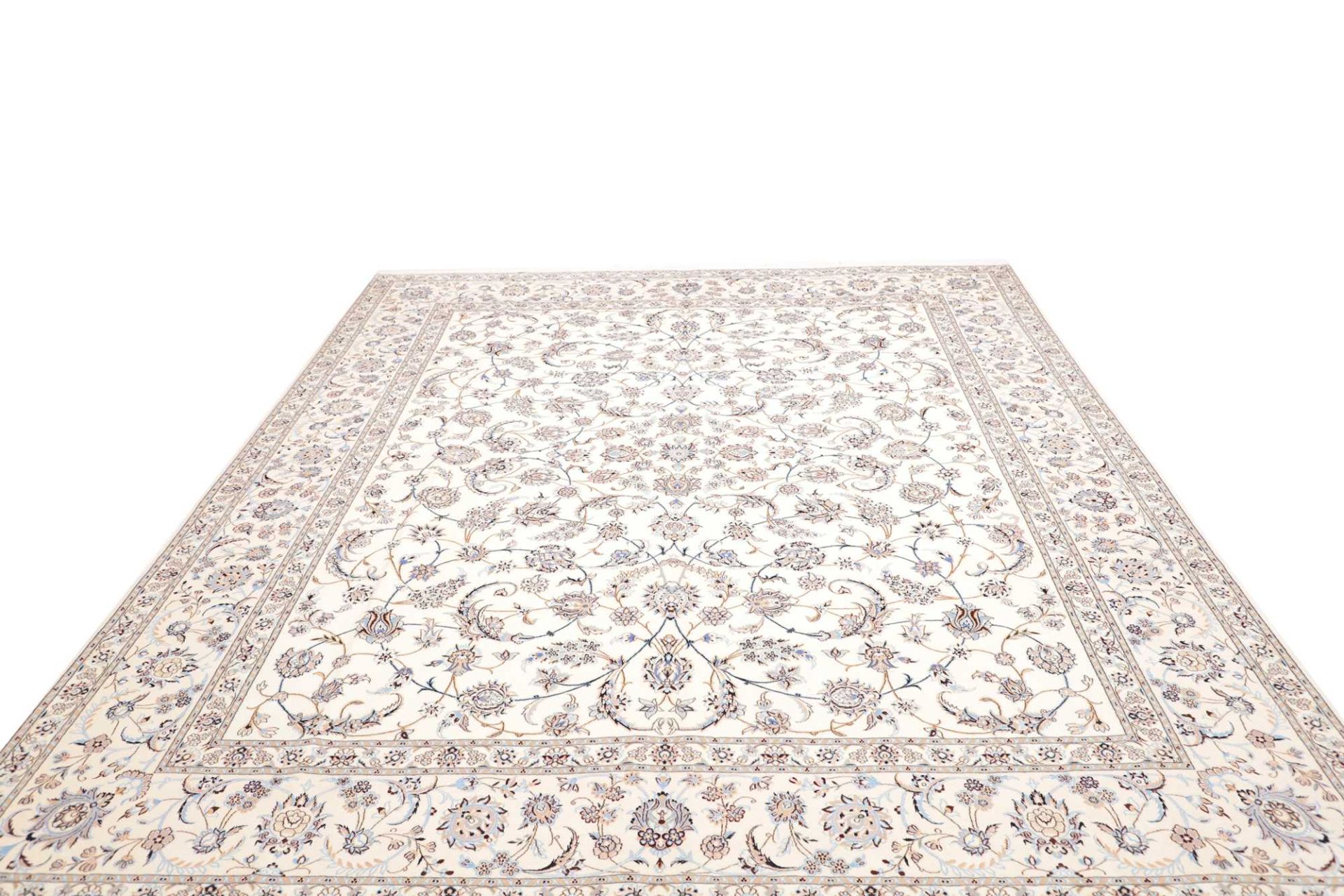 Nain Perserteppich 256 × 315 cm aus Wolle, handgeknüpft