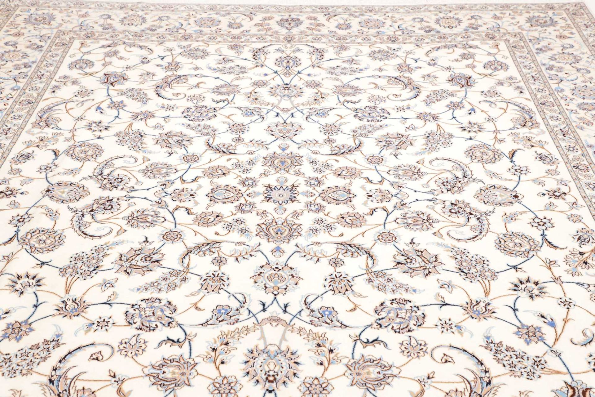 Nain Perserteppich 256 × 315 cm aus Wolle, handgeknüpft