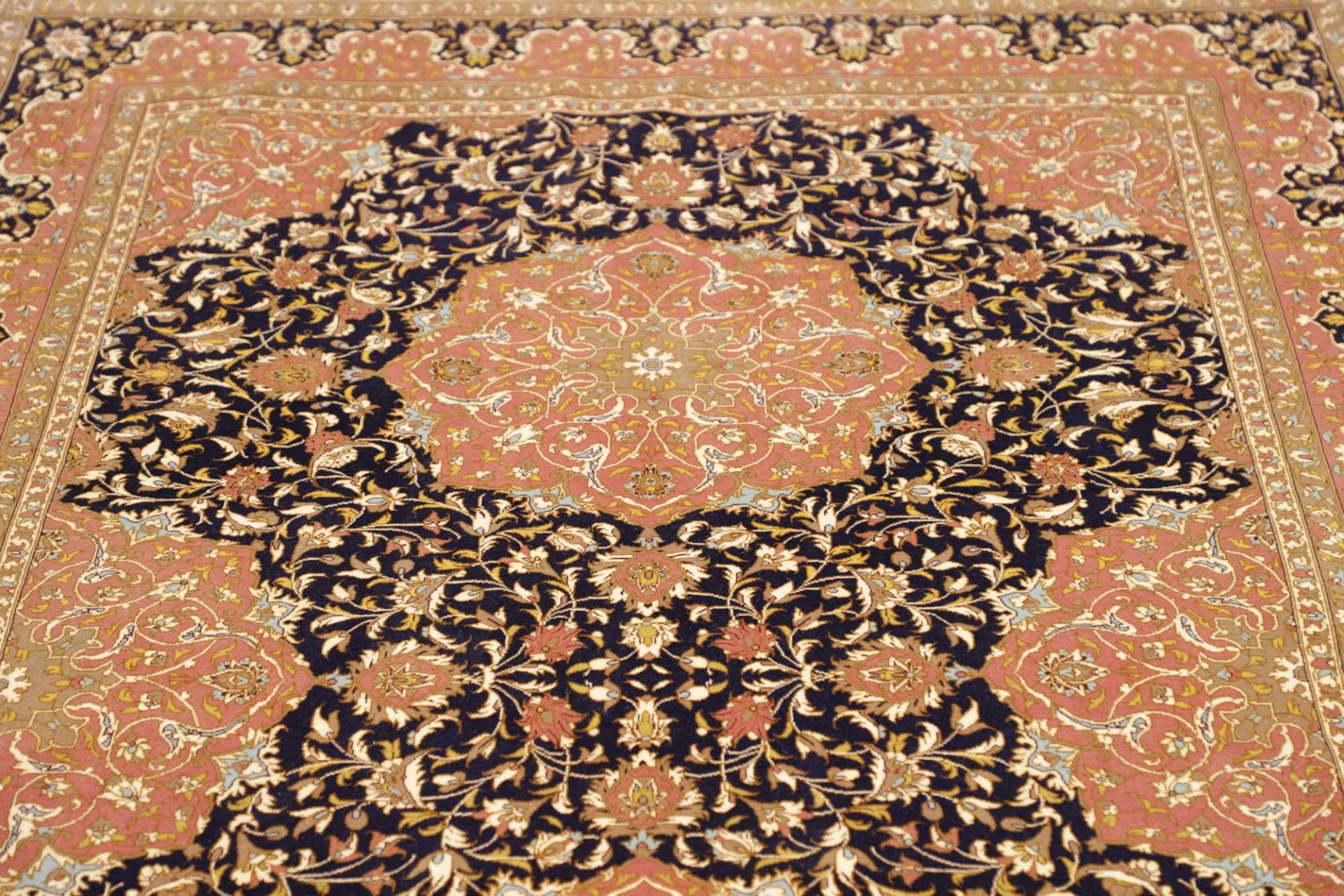 Isfahan Perserteppich aus Iran, 140 × 216 cm
