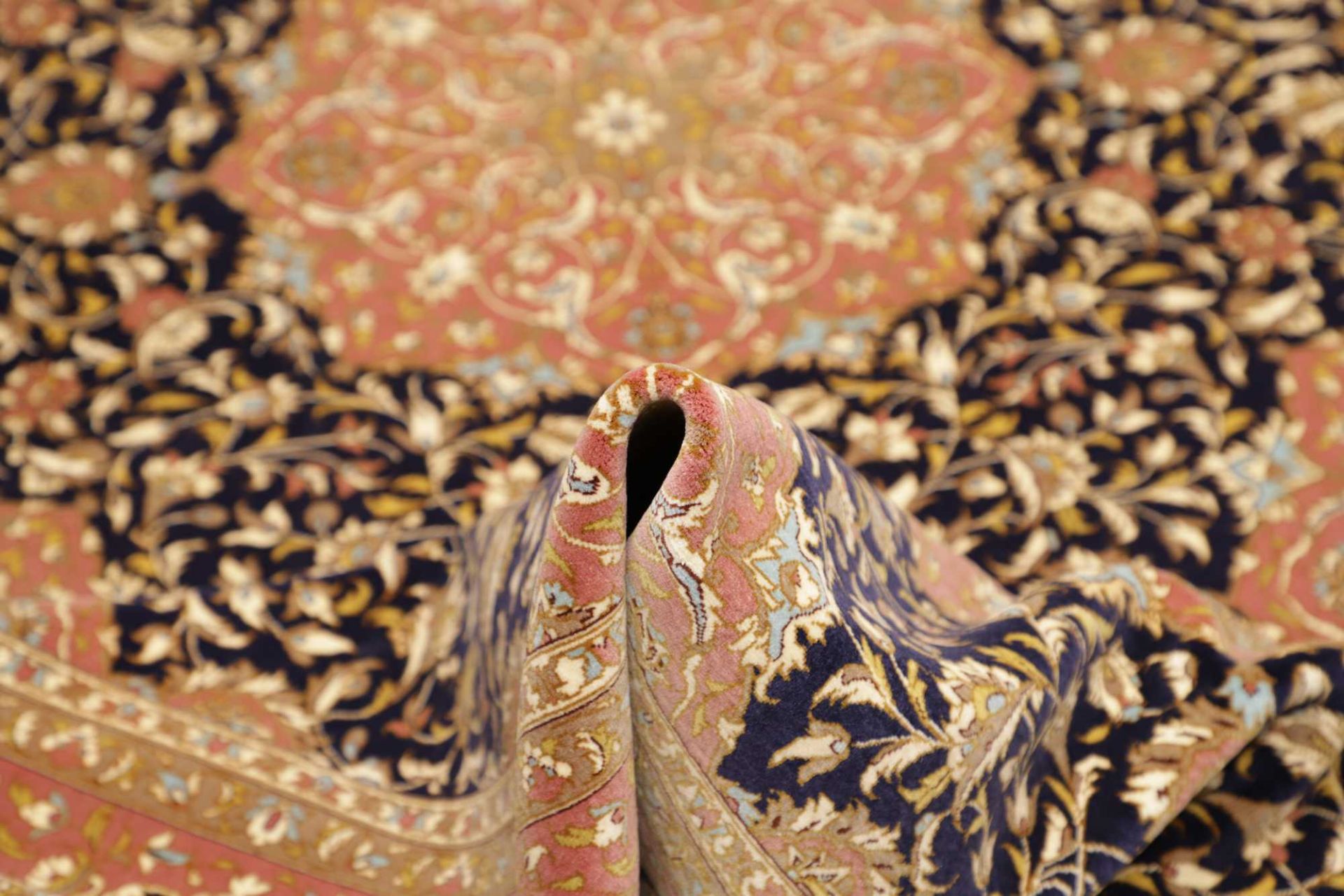 Isfahan Perserteppich aus Iran, 140 × 216 cm