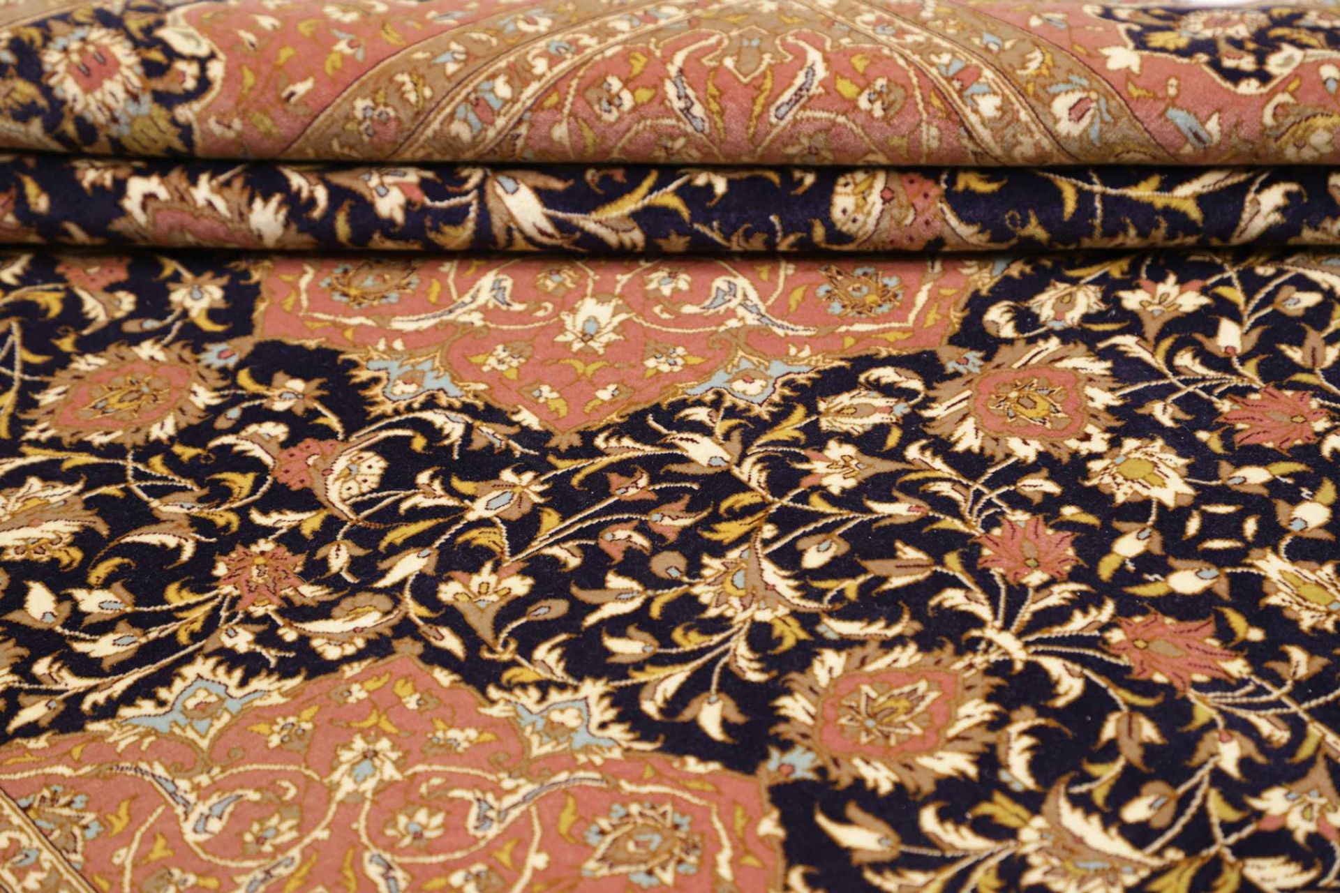 Isfahan Perserteppich aus Iran, 140 × 216 cm