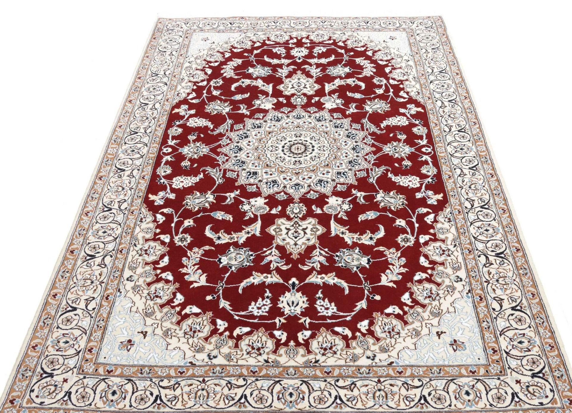 Handgeknüpfter Nain Perserteppich 136 × 216 cm