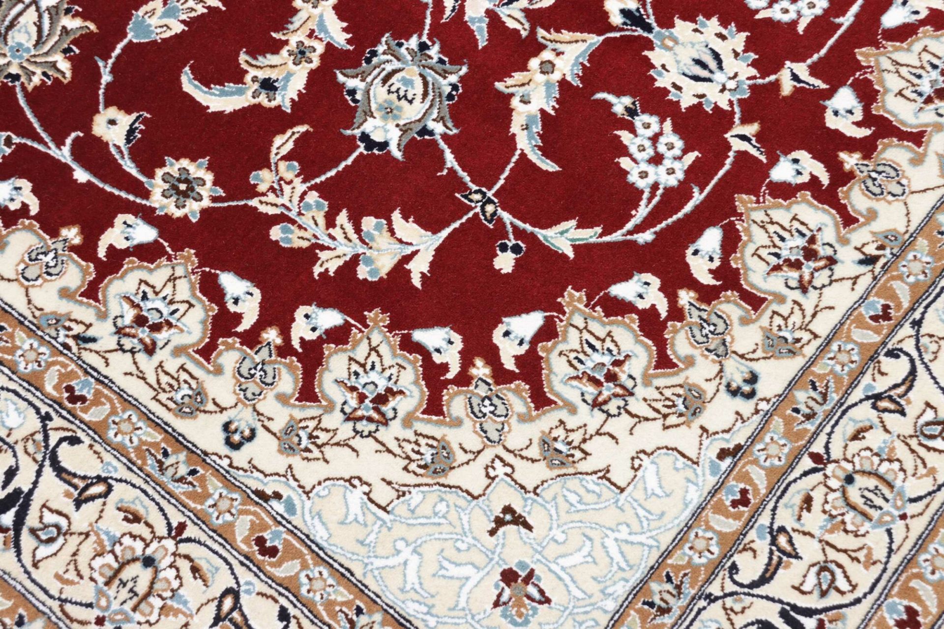 Handgeknüpfter Nain Perserteppich 136 × 216 cm