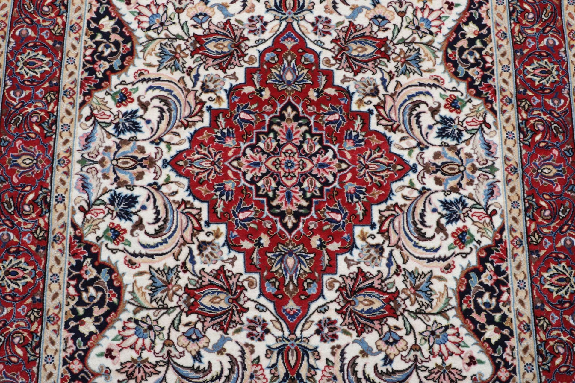 perserteppich-isfahan-85-x-136-cm-schurwolle-seide-handgeknupft-2 Handgeknüpfter Isfahan Perserteppich 85 × 136 cm