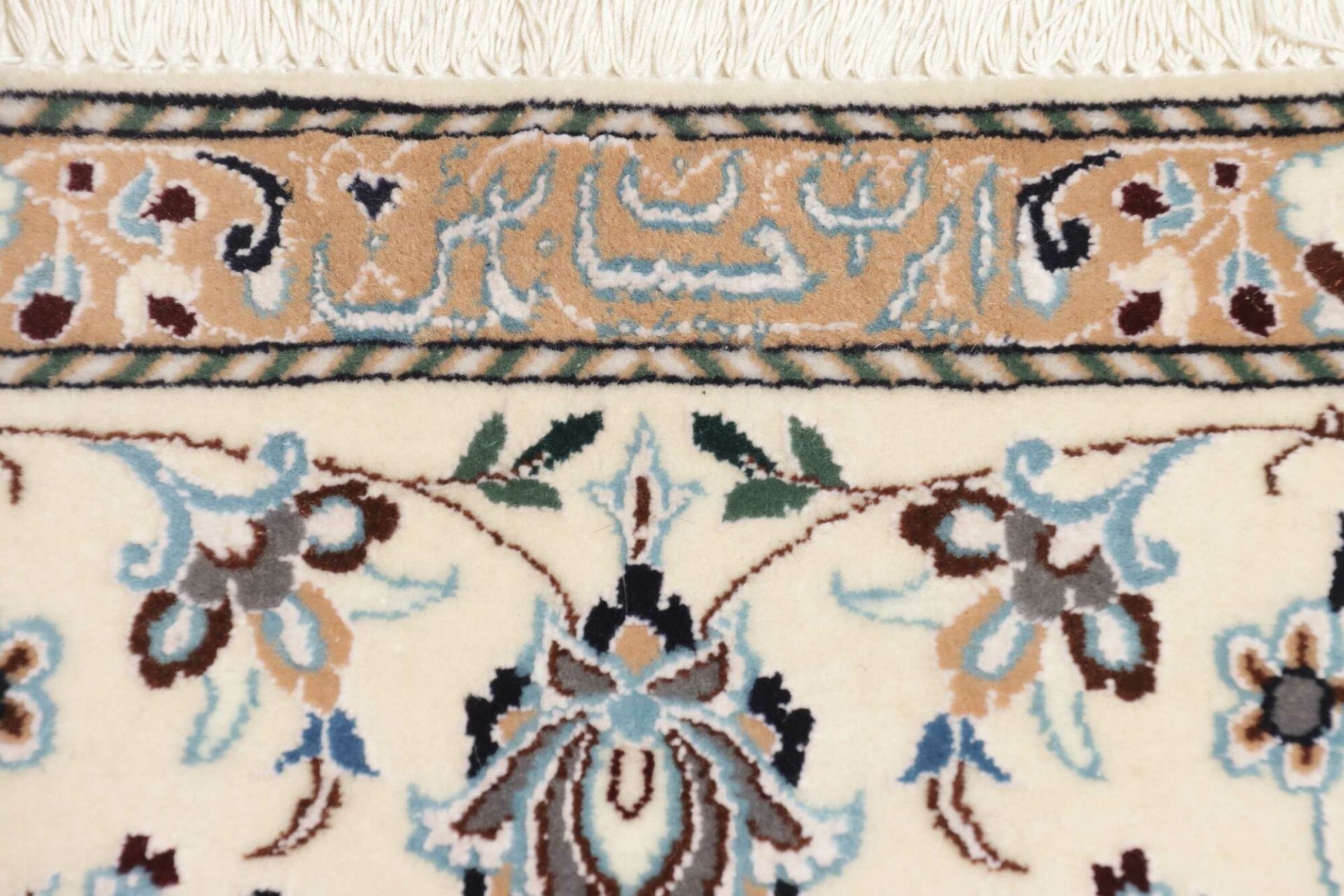 Nain Perserteppich aus Iran, 136 × 216 cm