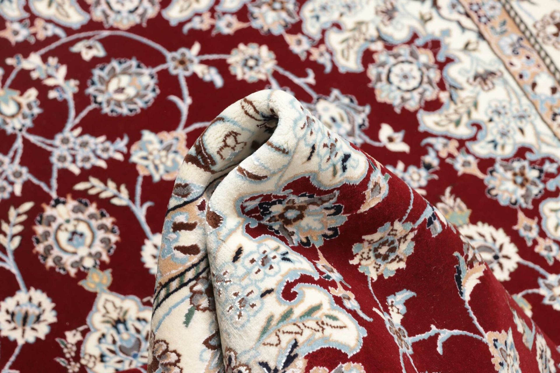 Nain Perserteppich aus Iran, 136 × 216 cm
