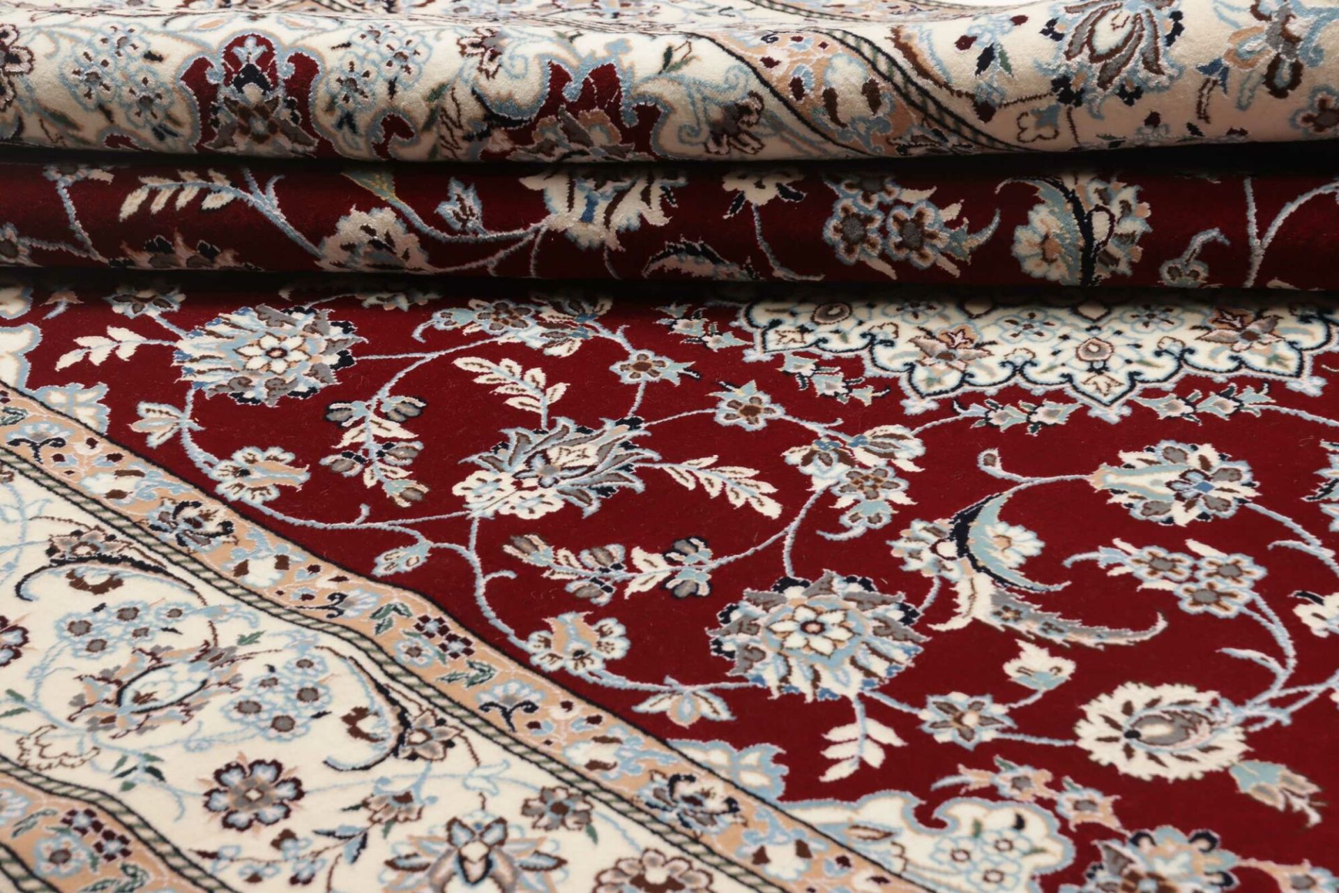 Nain Perserteppich aus Iran, 136 × 216 cm