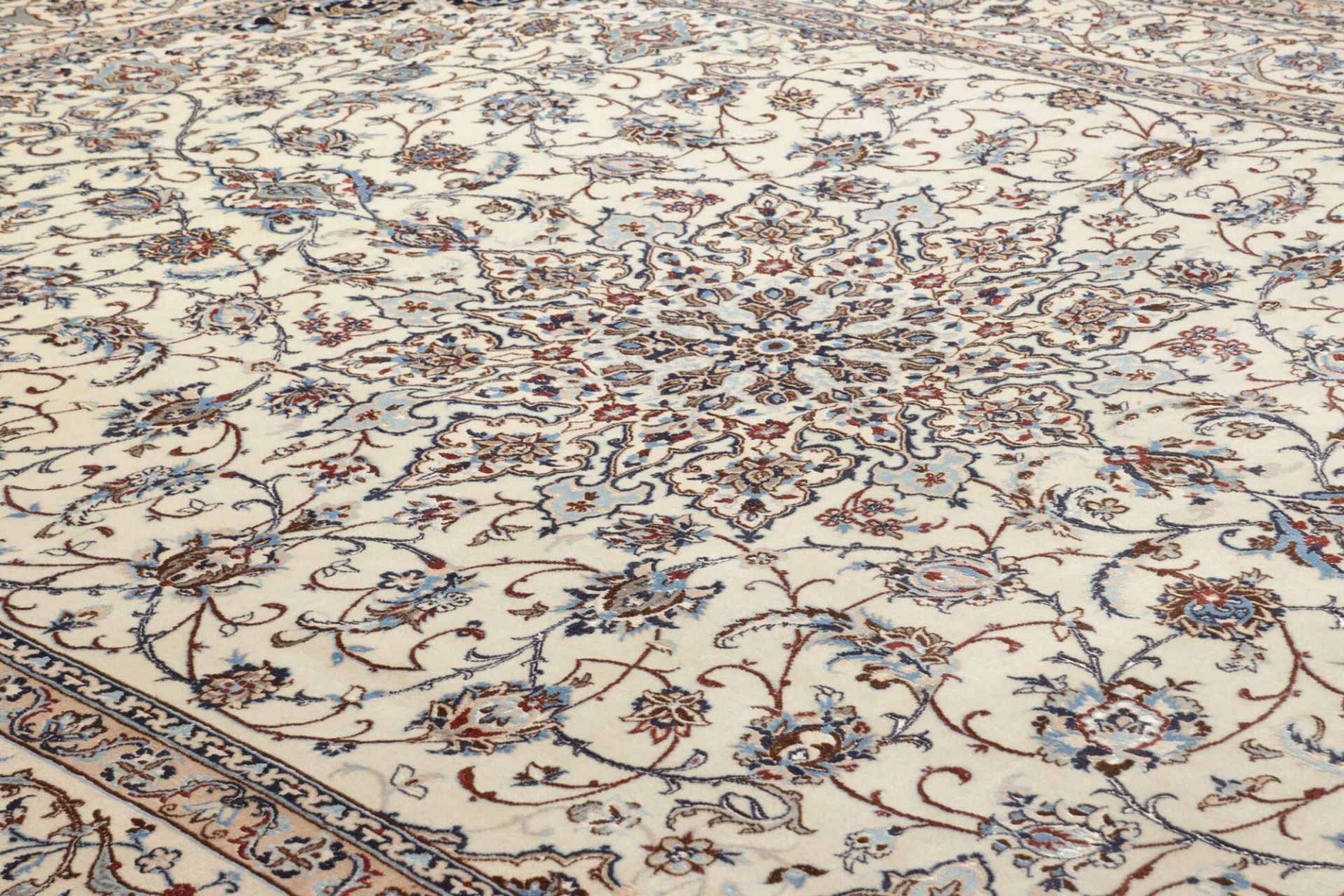 Handgeknüpfter Nain Perserteppich 261 × 359 cm