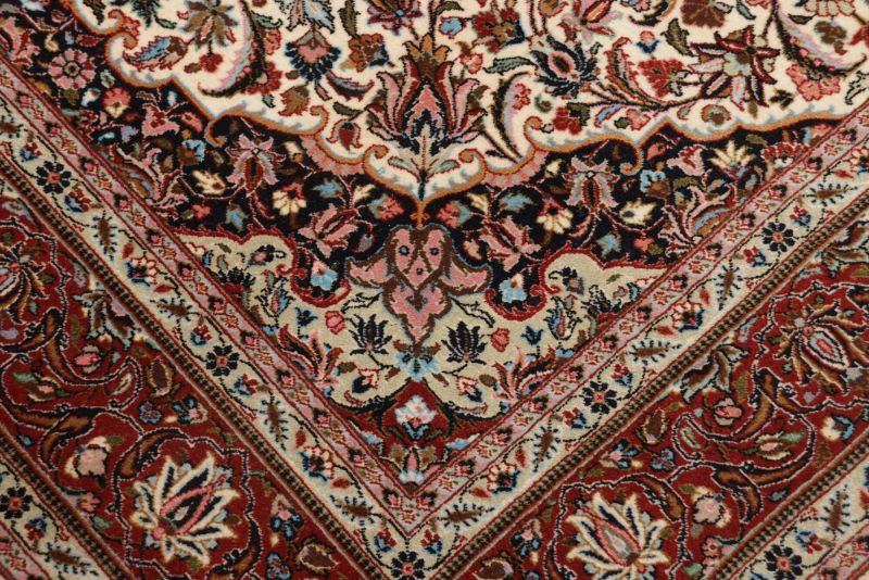 Handgeknüpfter Isfahan Perserteppich 139 × 211 cm