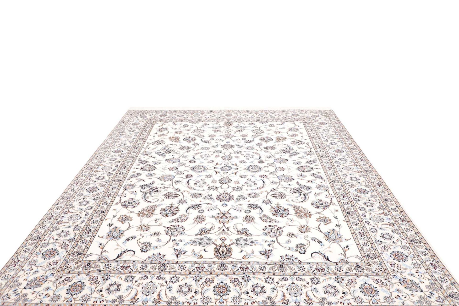 Handgeknüpfter Nain Perserteppich 256 × 306 cm