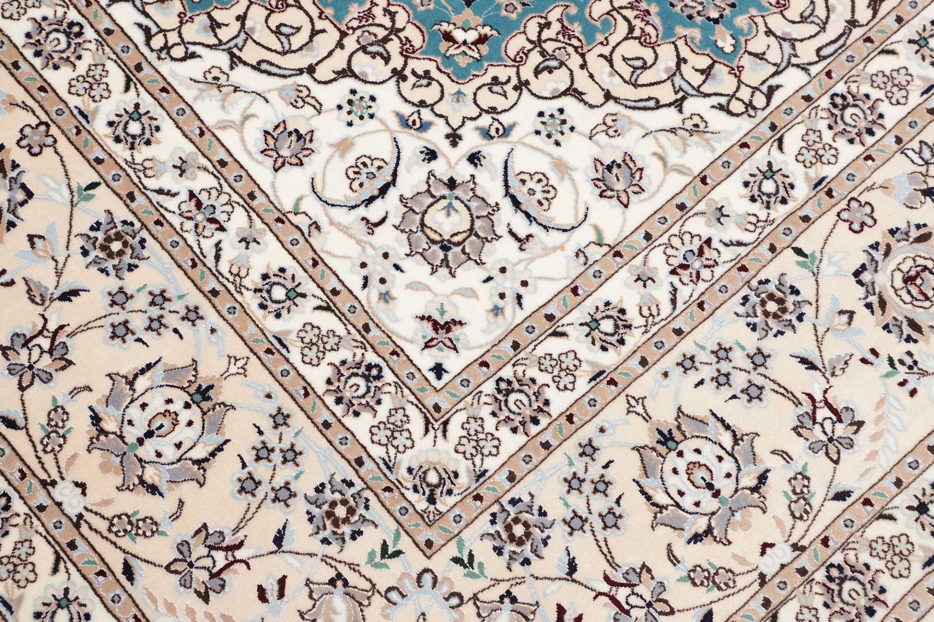 Nain Perserteppich aus Iran, 208 × 259 cm
