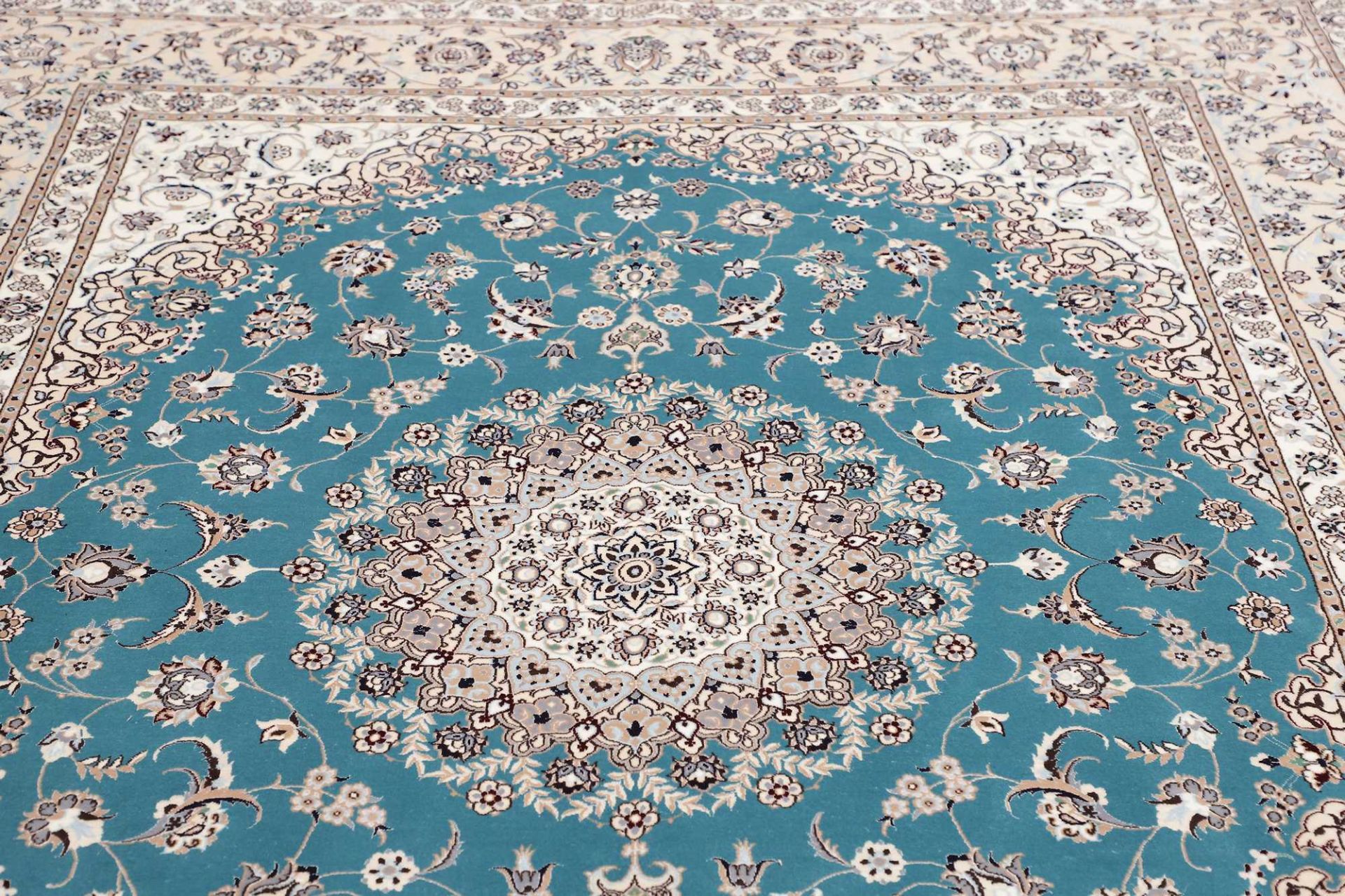 Nain Perserteppich aus Iran, 208 × 259 cm