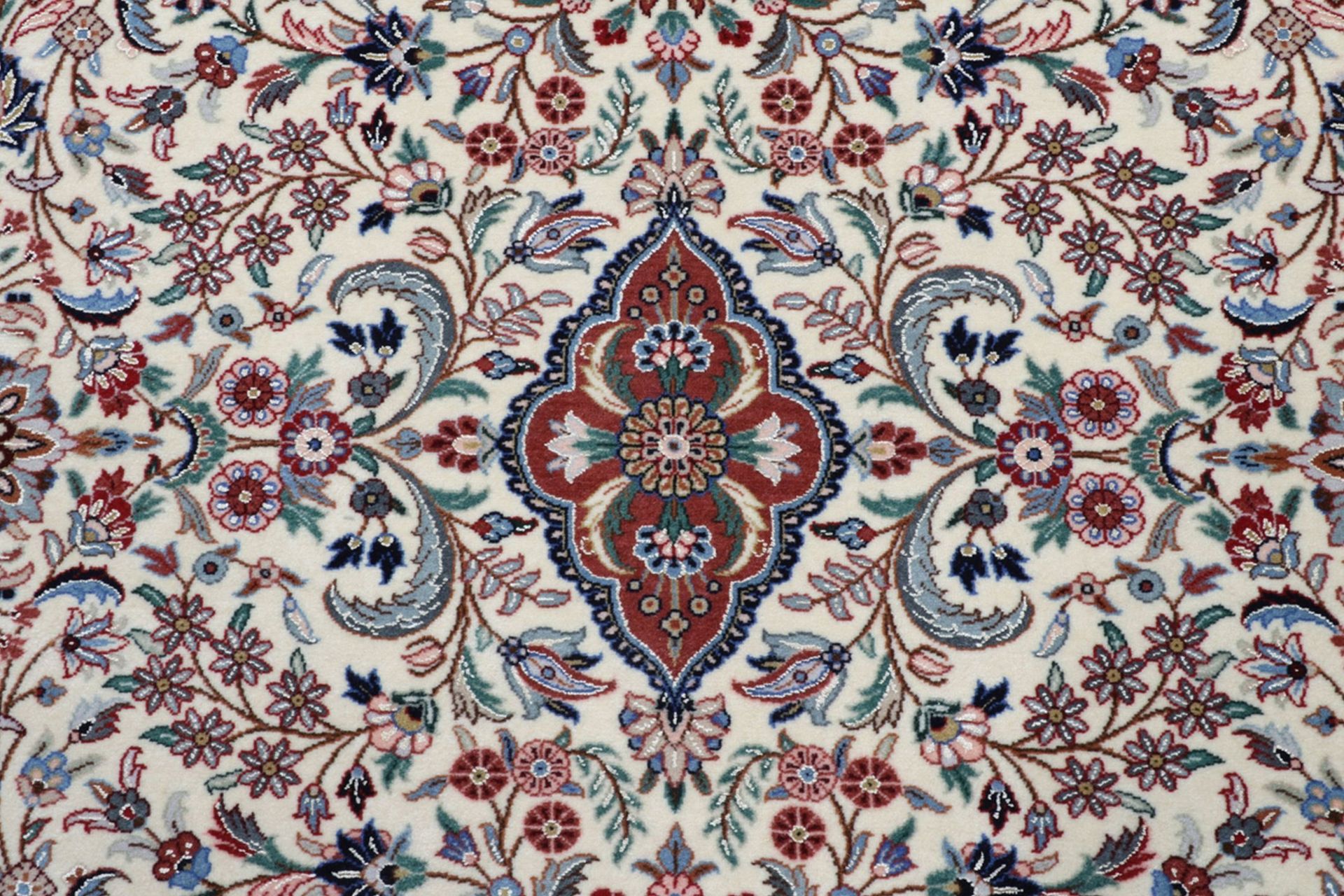Isfahan Perserteppich 107 × 145 cm aus Wolle & Seide, handgeknüpft
