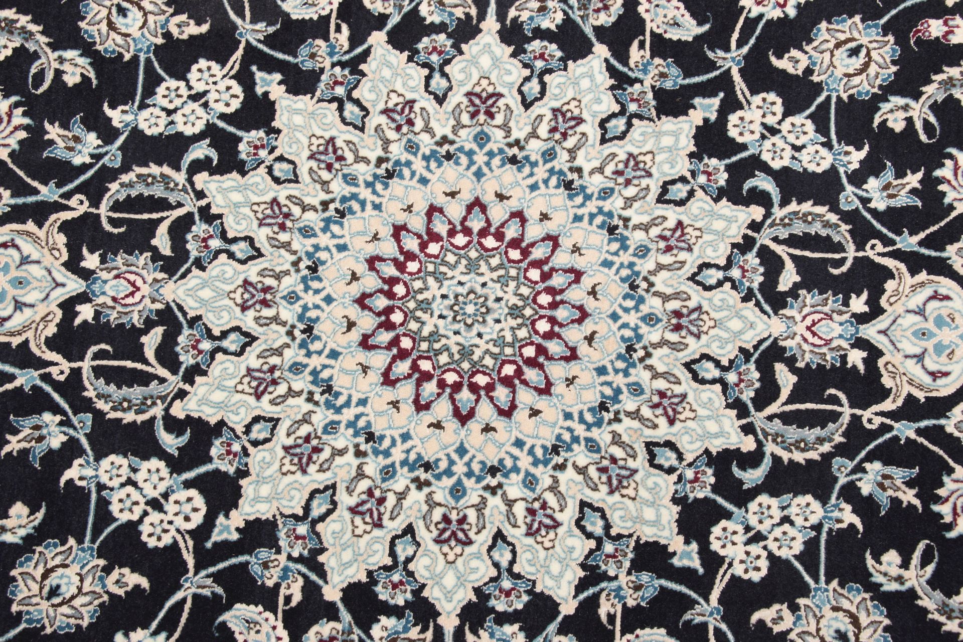 Nain Perserteppich aus Iran, 127 × 198 cm