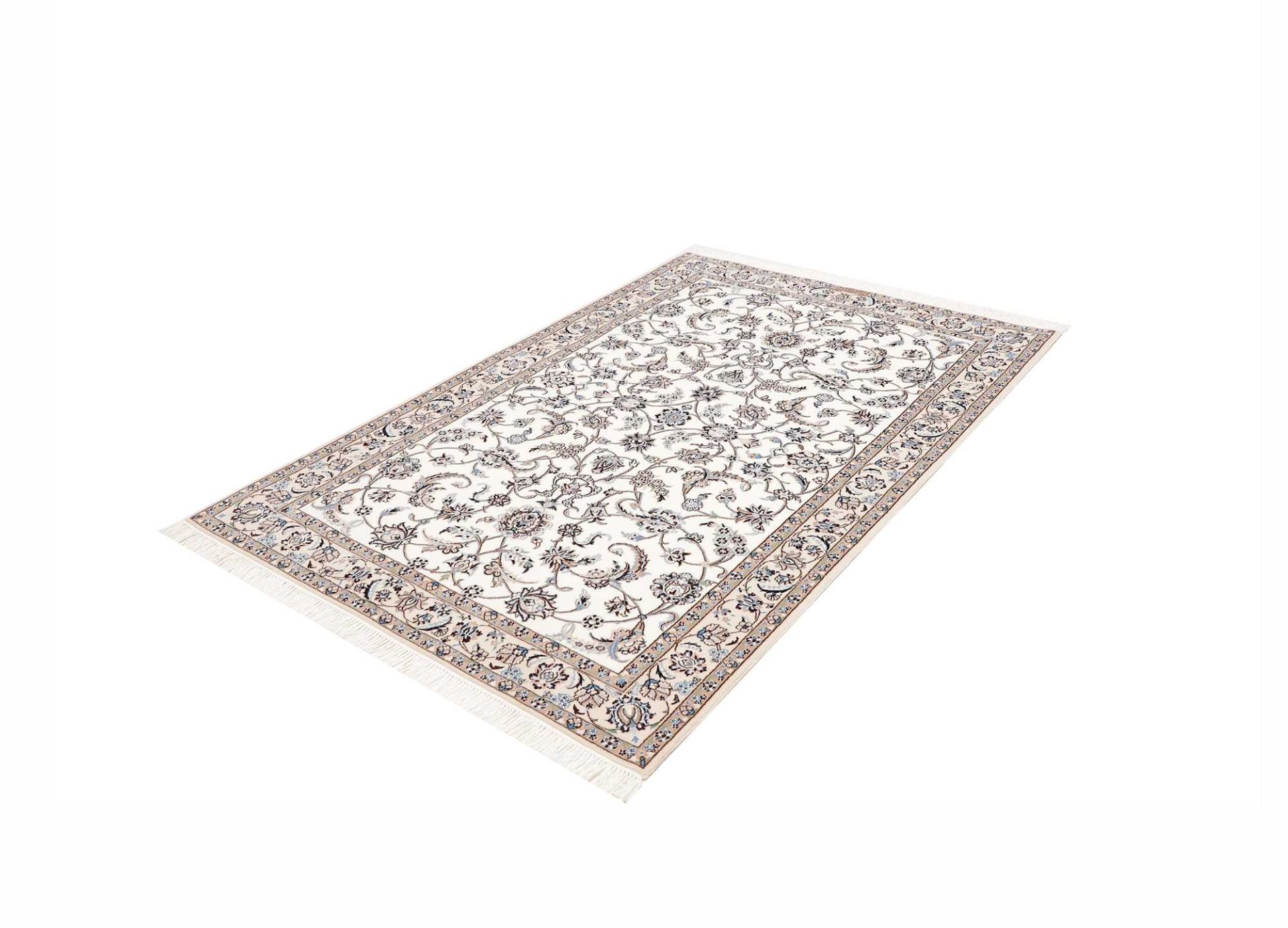 Handgeknüpfter Nain Perserteppich 132 × 194 cm