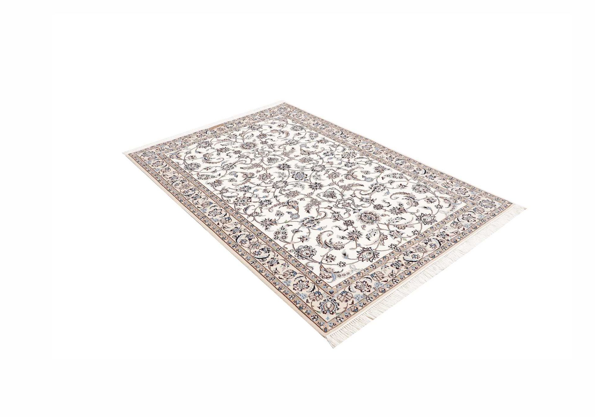Handgeknüpfter Nain Perserteppich 132 × 194 cm