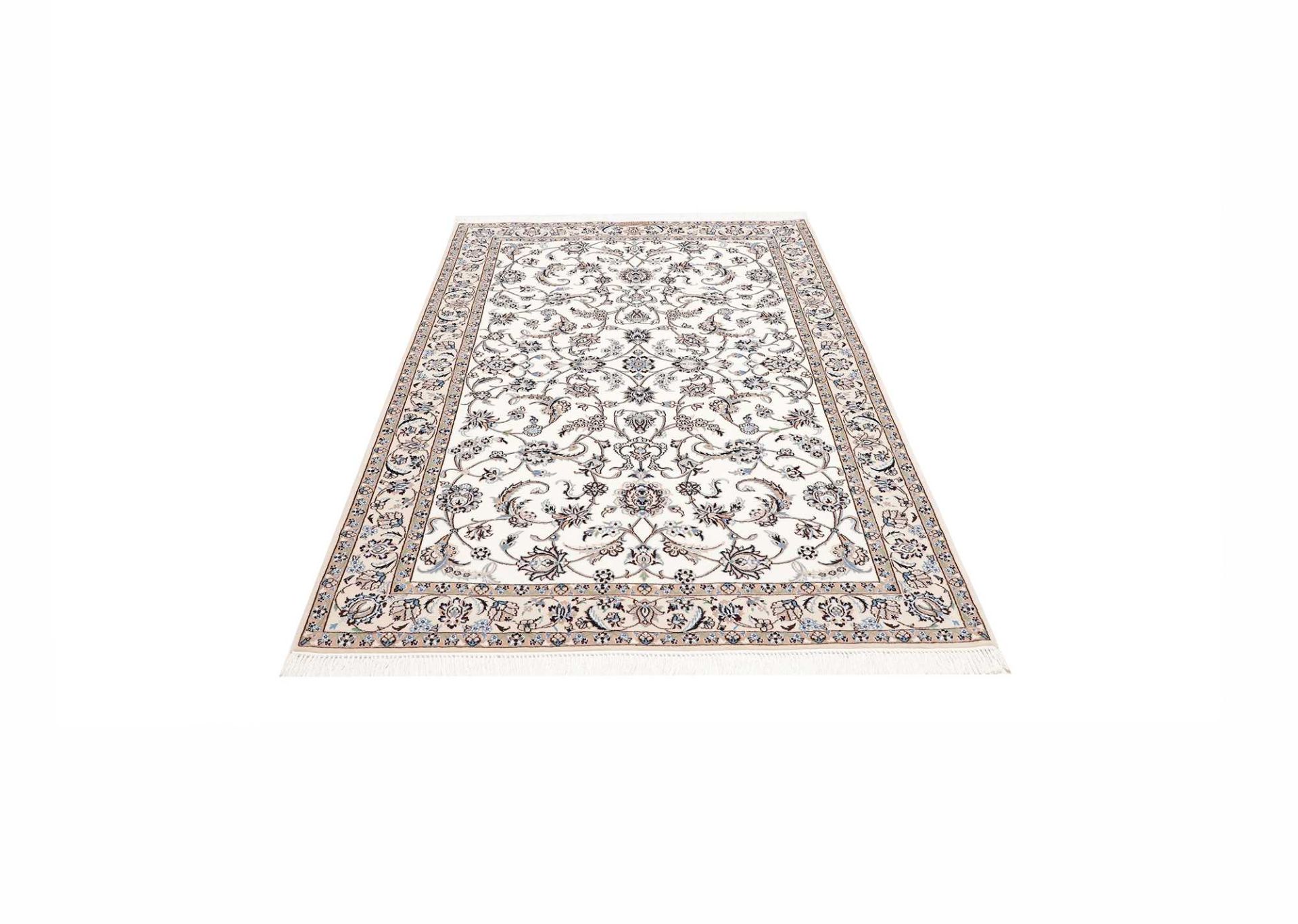 Handgeknüpfter Nain Perserteppich 132 × 194 cm