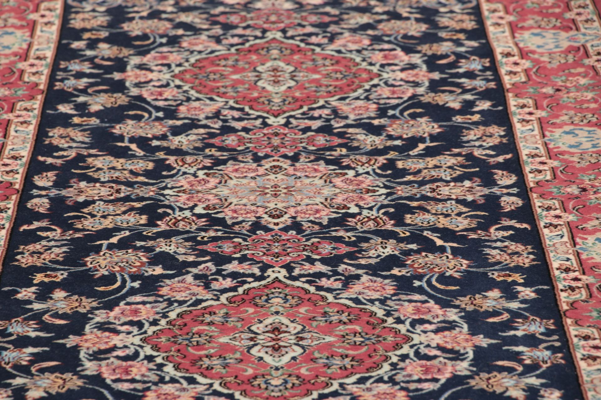 Handgeknüpfter Isfahan Perserteppich 84 × 408 cm