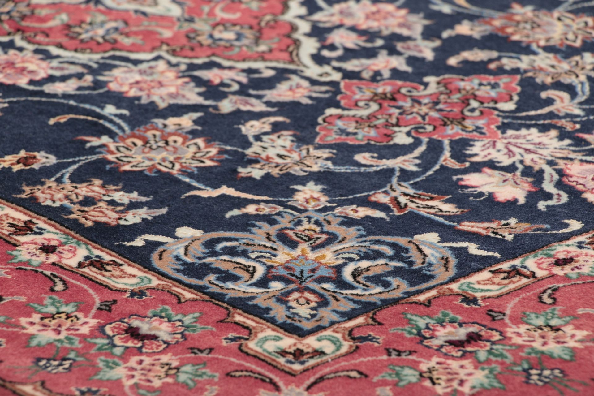 Handgeknüpfter Isfahan Perserteppich 84 × 408 cm