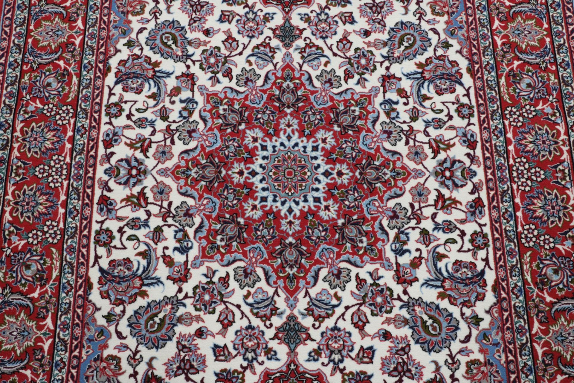 Isfahan Perserteppich 112 × 170 cm aus Wolle & Seide, handgeknüpft