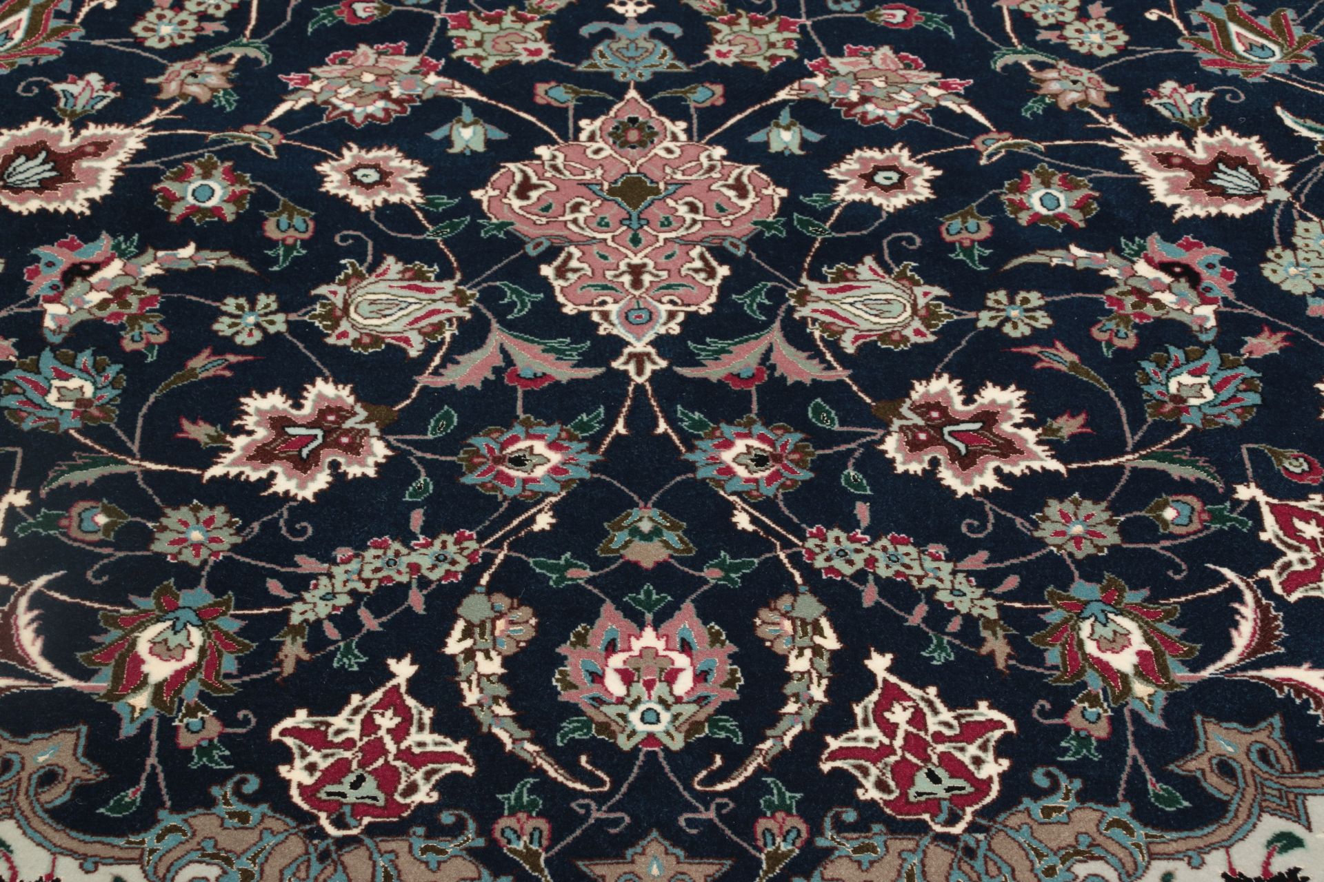 Täbriz Perserteppich 205 × 305 cm aus Wolle & Seide, handgeknüpft