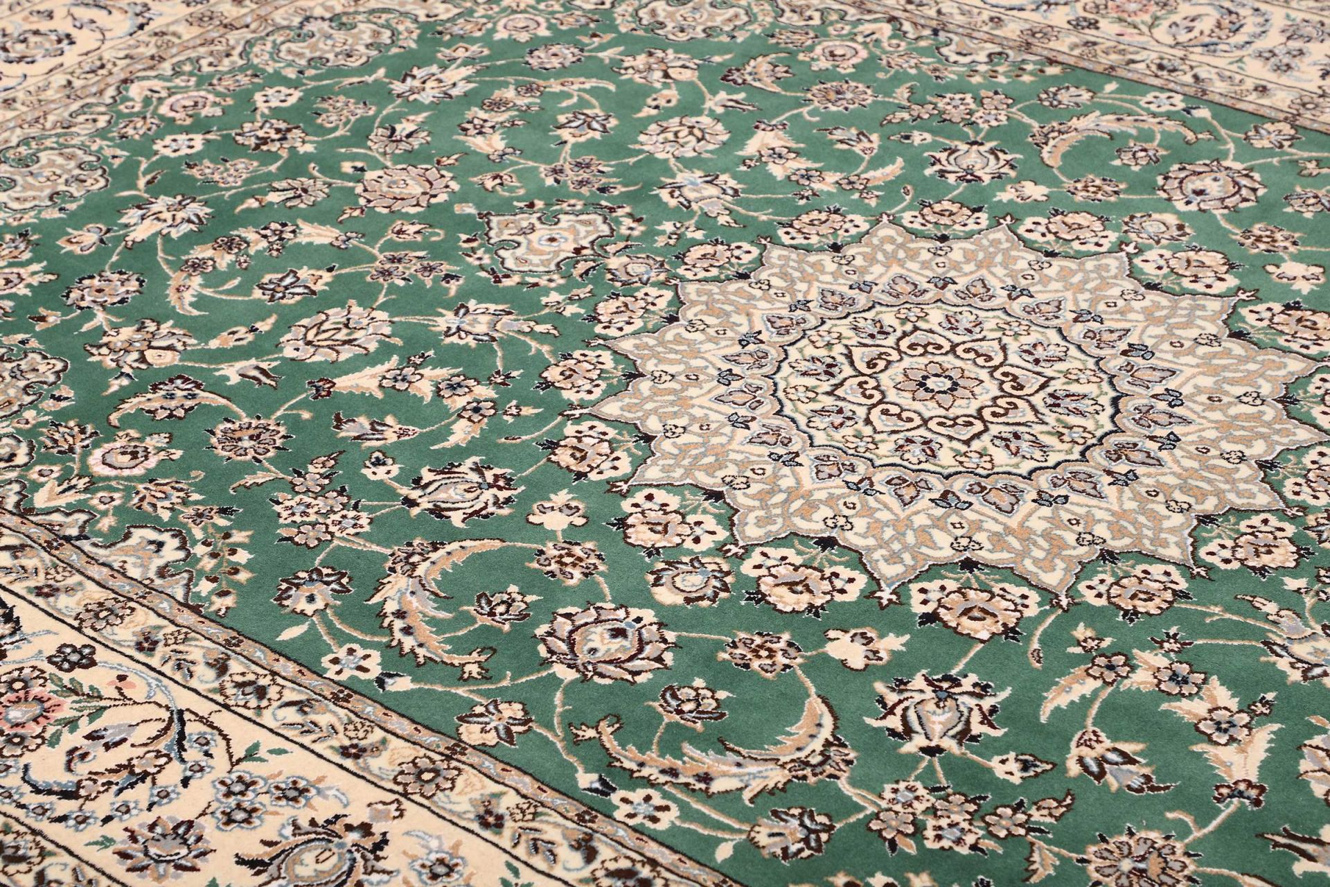 Handgeknüpfter Nain Perserteppich 201 × 297 cm