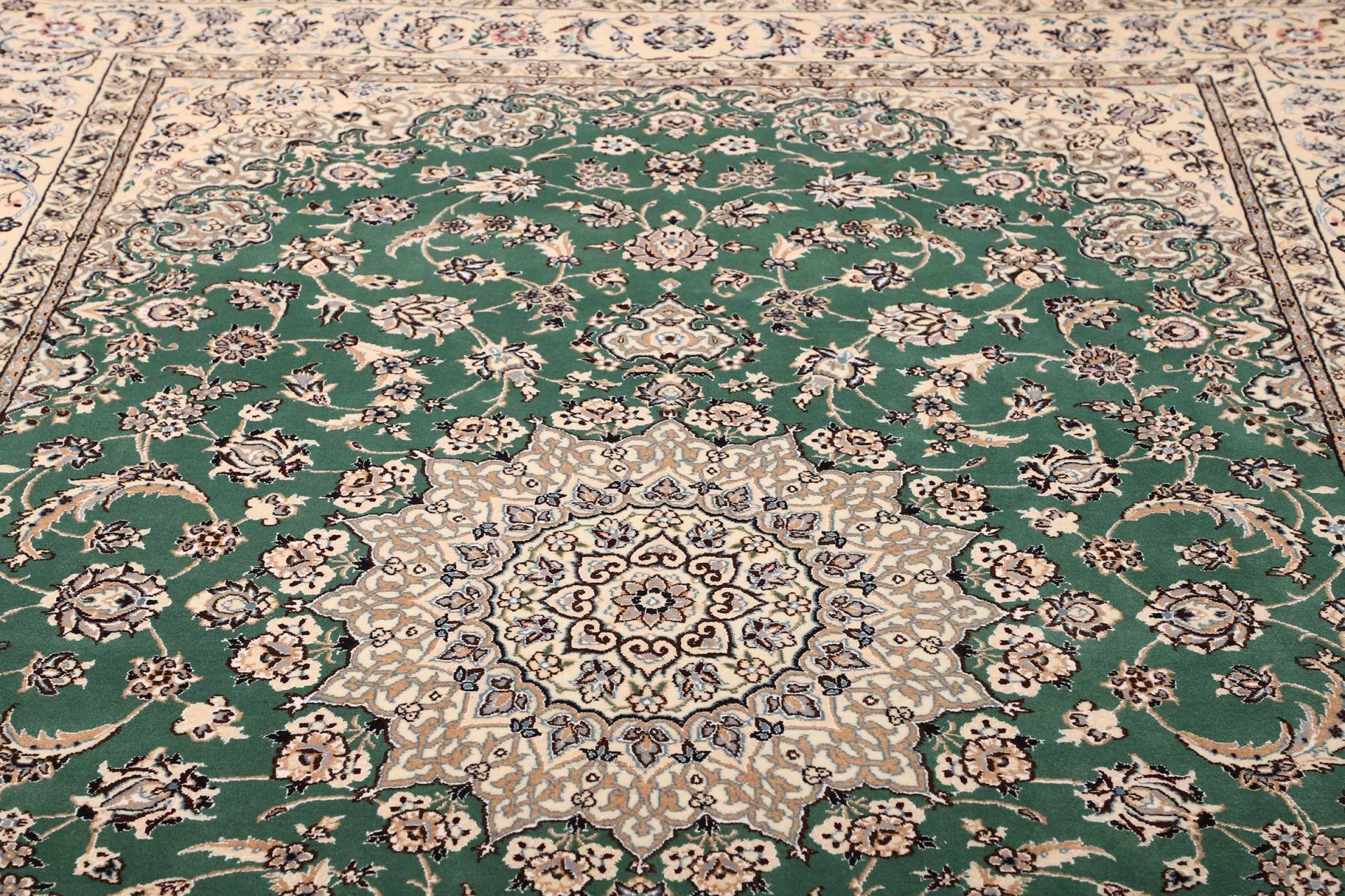 Handgeknüpfter Nain Perserteppich 201 × 297 cm