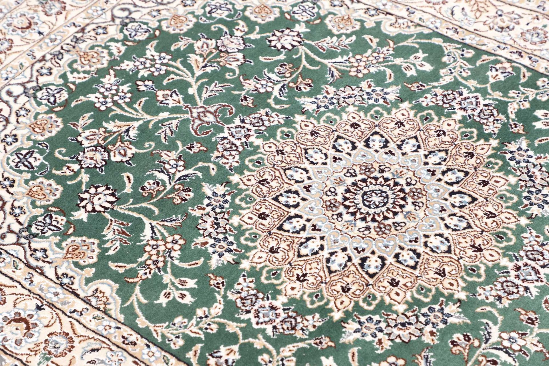 Handgeknüpfter Nain Perserteppich 106 × 153 cm