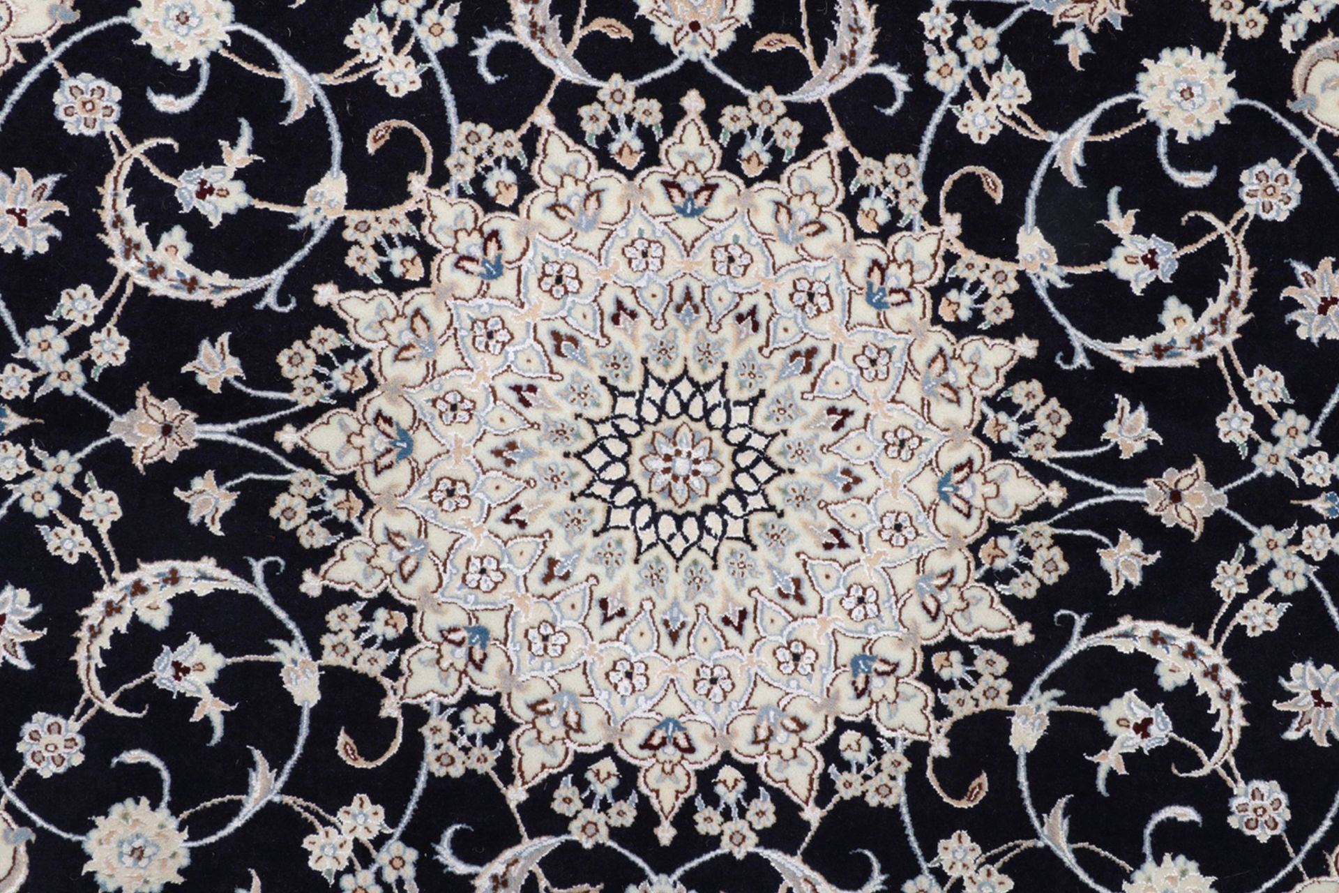 Nain Perserteppich aus Iran, 125 × 190 cm