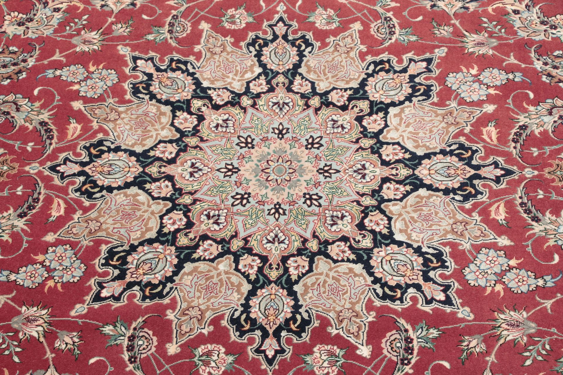 Isfahan Perserteppich aus Iran, 215 × 322 cm