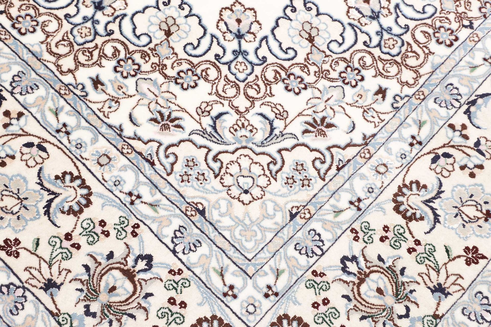 Nain Perserteppich aus Iran, 206 × 324 cm