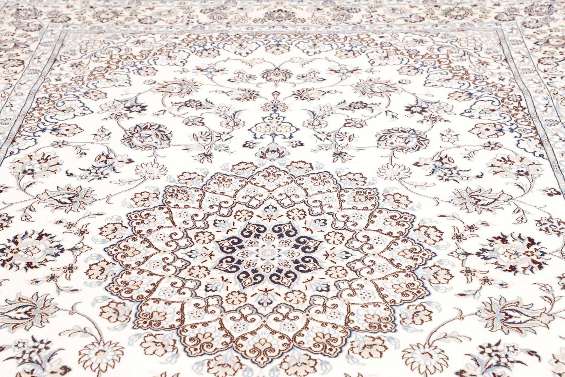 Nain Perserteppich aus Iran, 206 × 324 cm