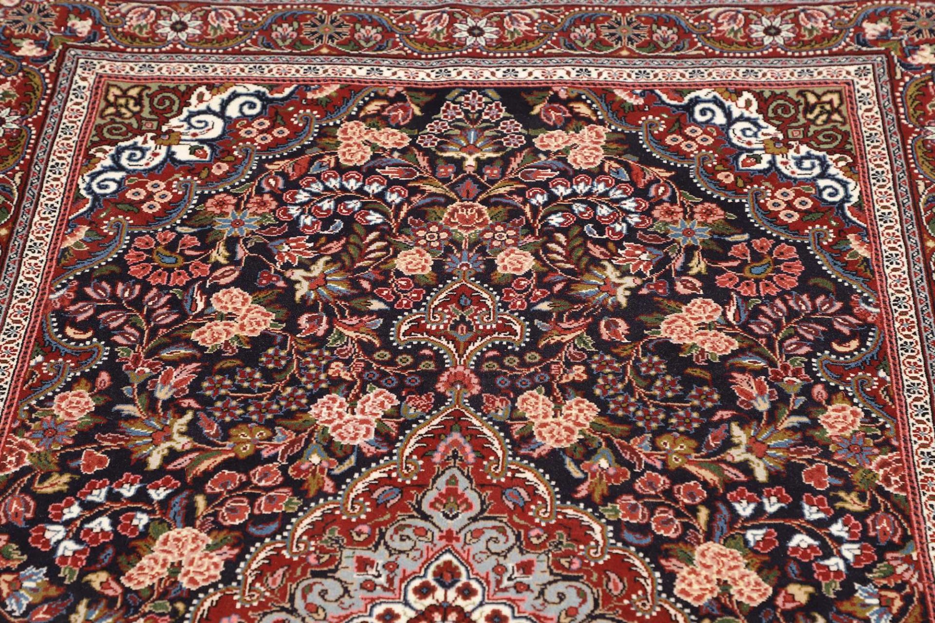 Isfahan Perserteppich 112 × 163 cm aus Wolle & Seide, handgeknüpft