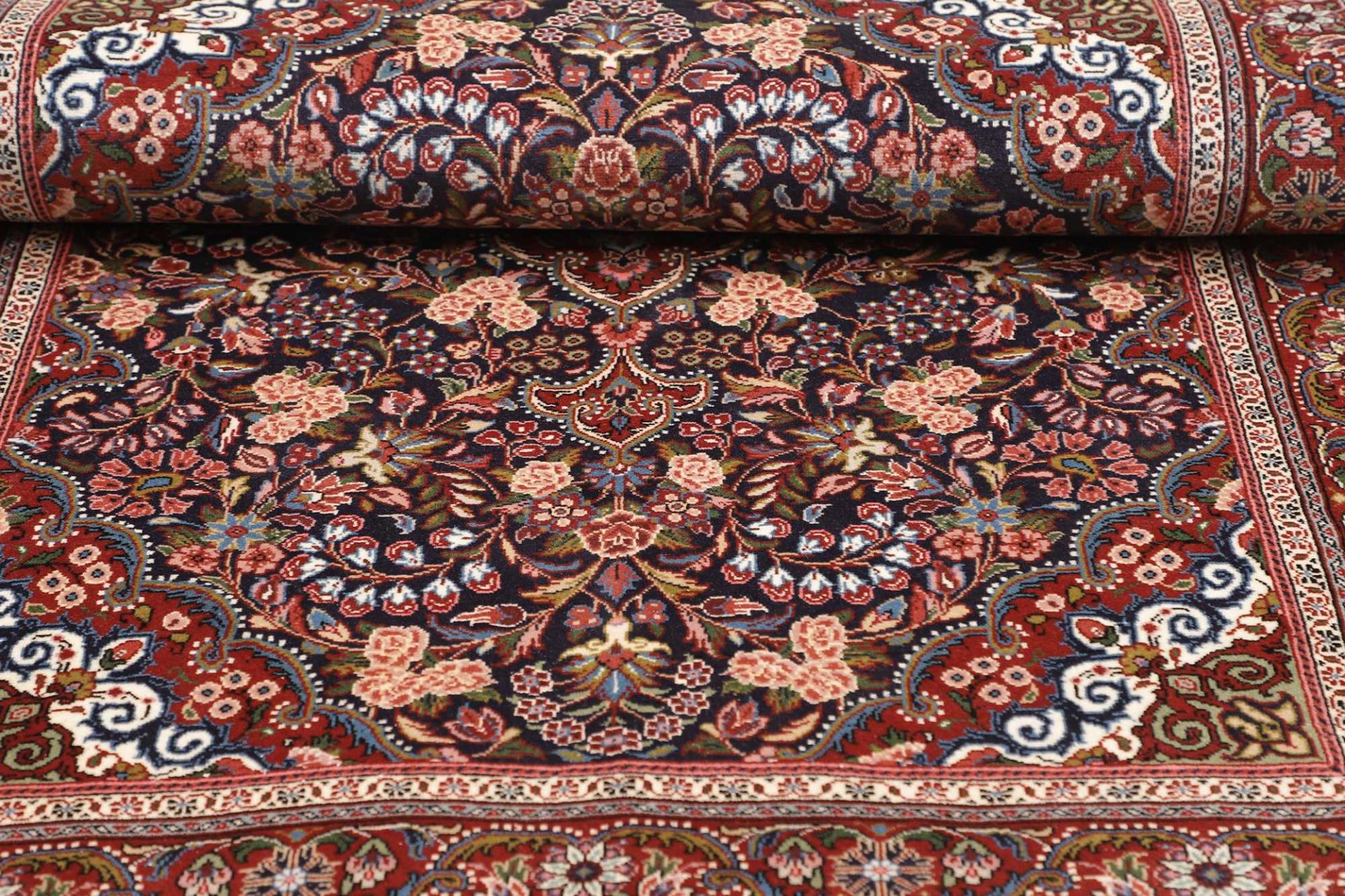 Isfahan Perserteppich 112 × 163 cm aus Wolle & Seide, handgeknüpft