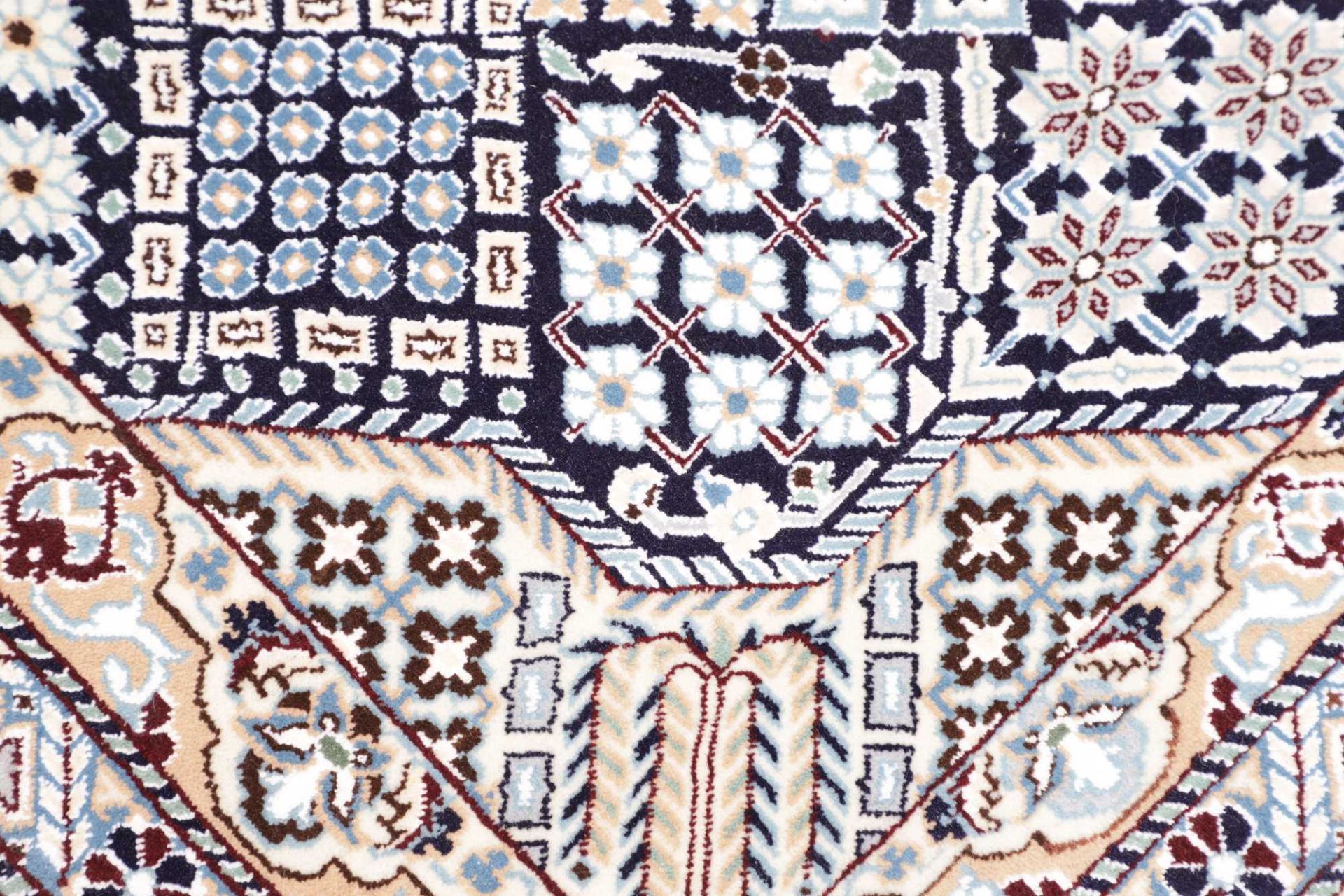 Nain Perserteppich 93 × 119 cm aus Wolle, handgeknüpft