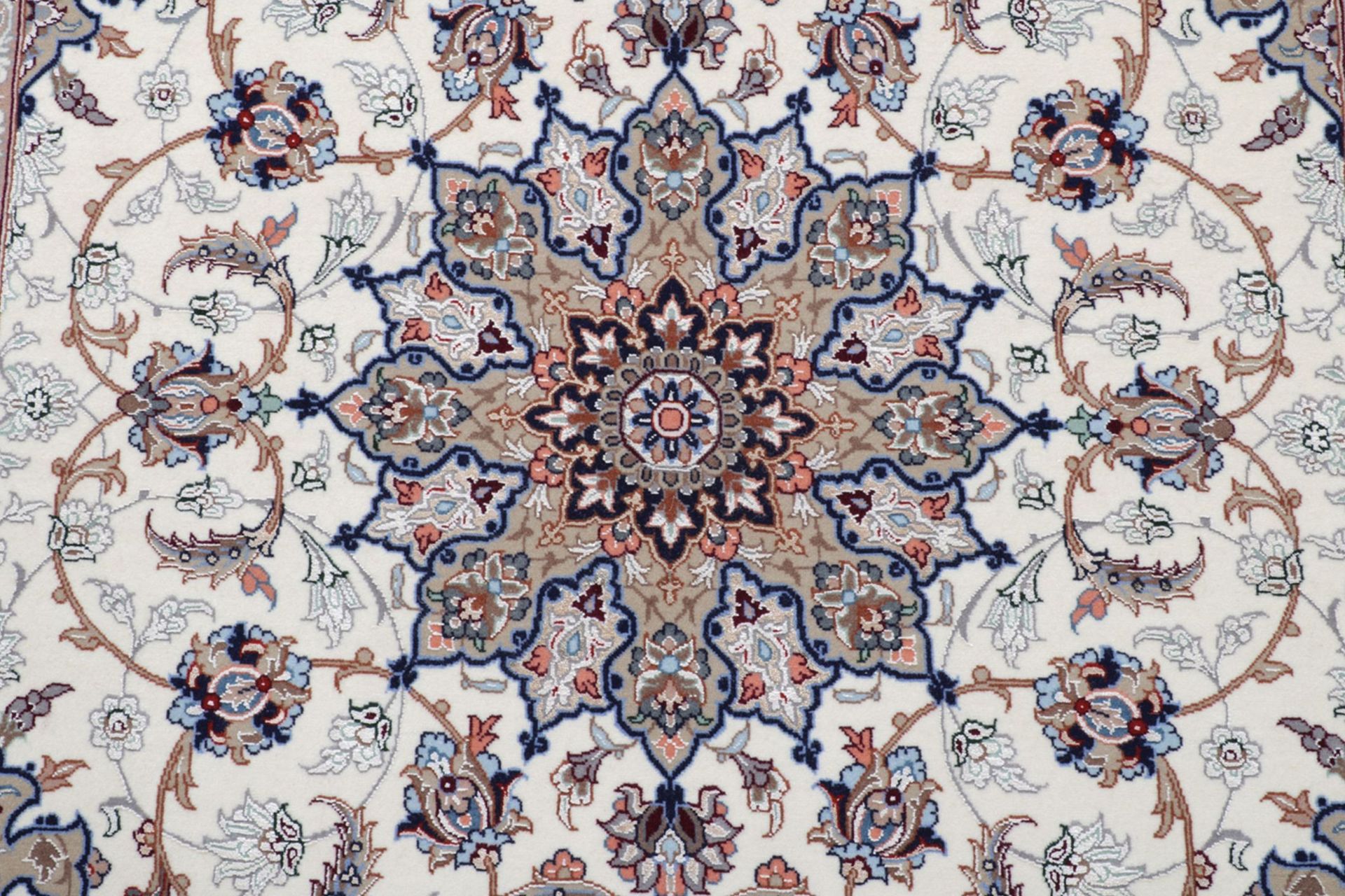 Handgeknüpfter Isfahan Perserteppich, 106 × 170 cm, Wolle & Seide