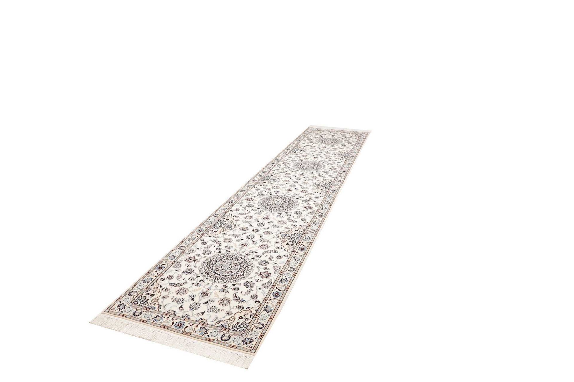Nain Perserteppich aus Iran, 88 × 411 cm